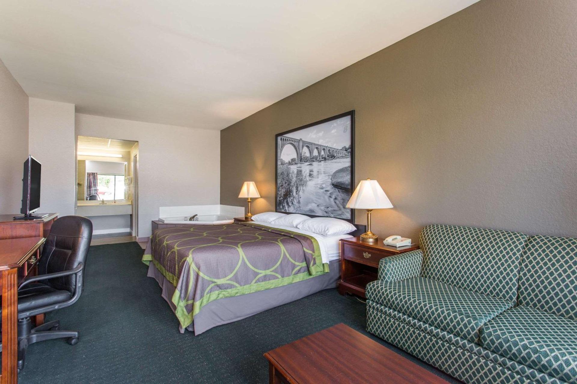 Super 8 by Wyndham Petersburg photo 12