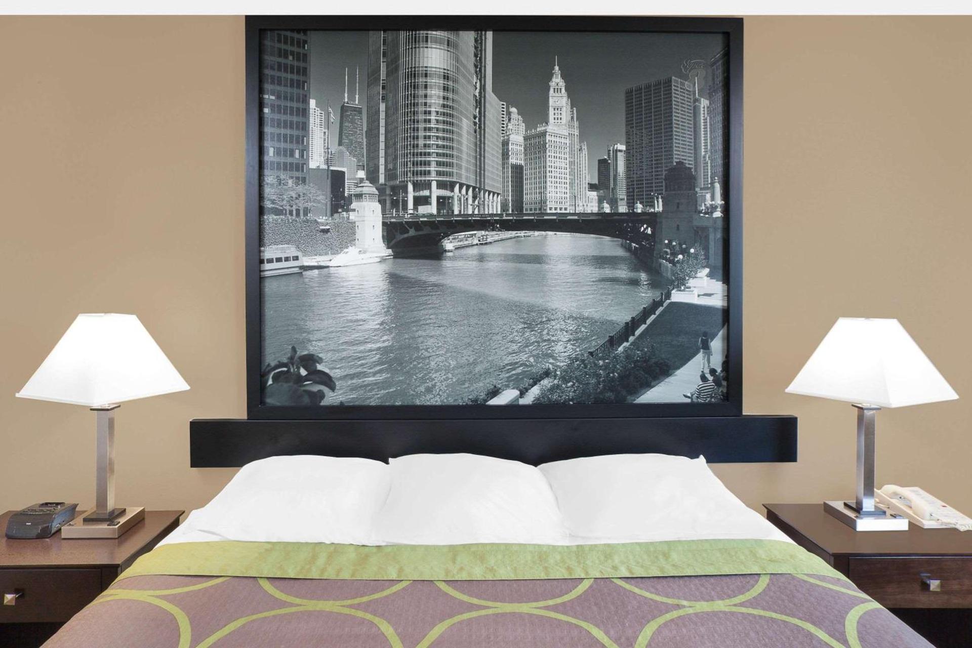 Super 8 by Wyndham Morton Grove/Chicago photo 9