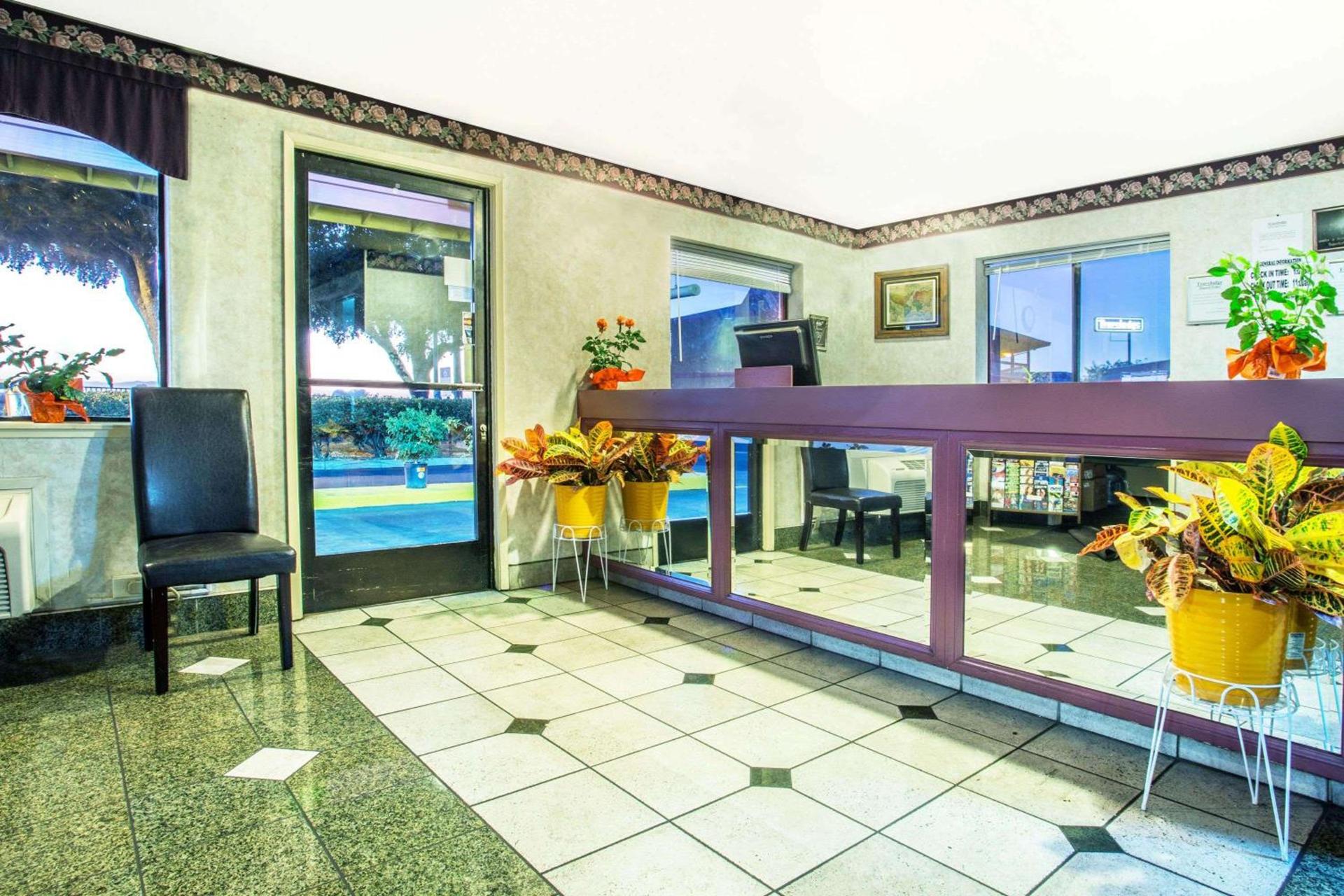 Travelodge by Wyndham Turlock photo 2