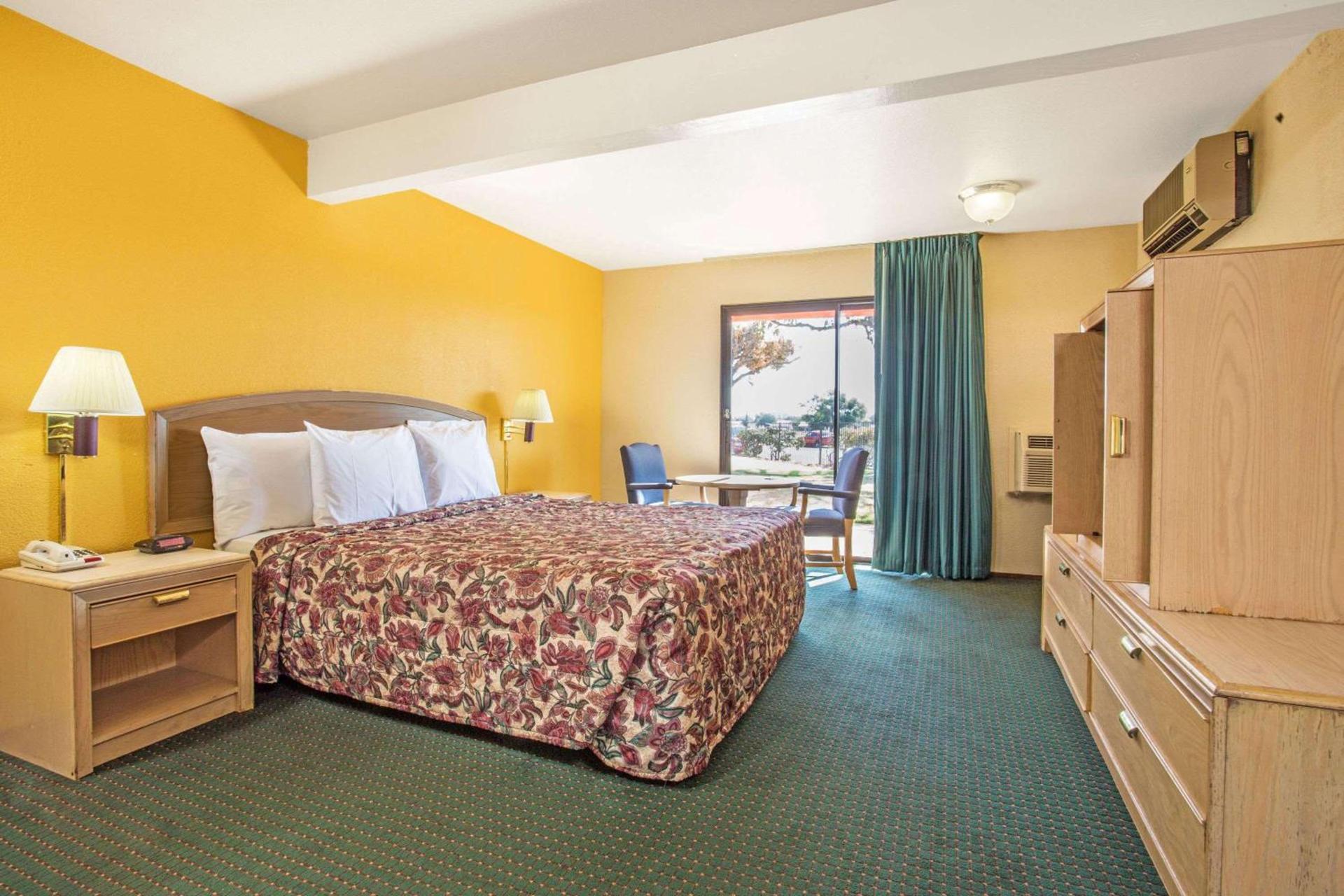 Travelodge by Wyndham Turlock photo 6