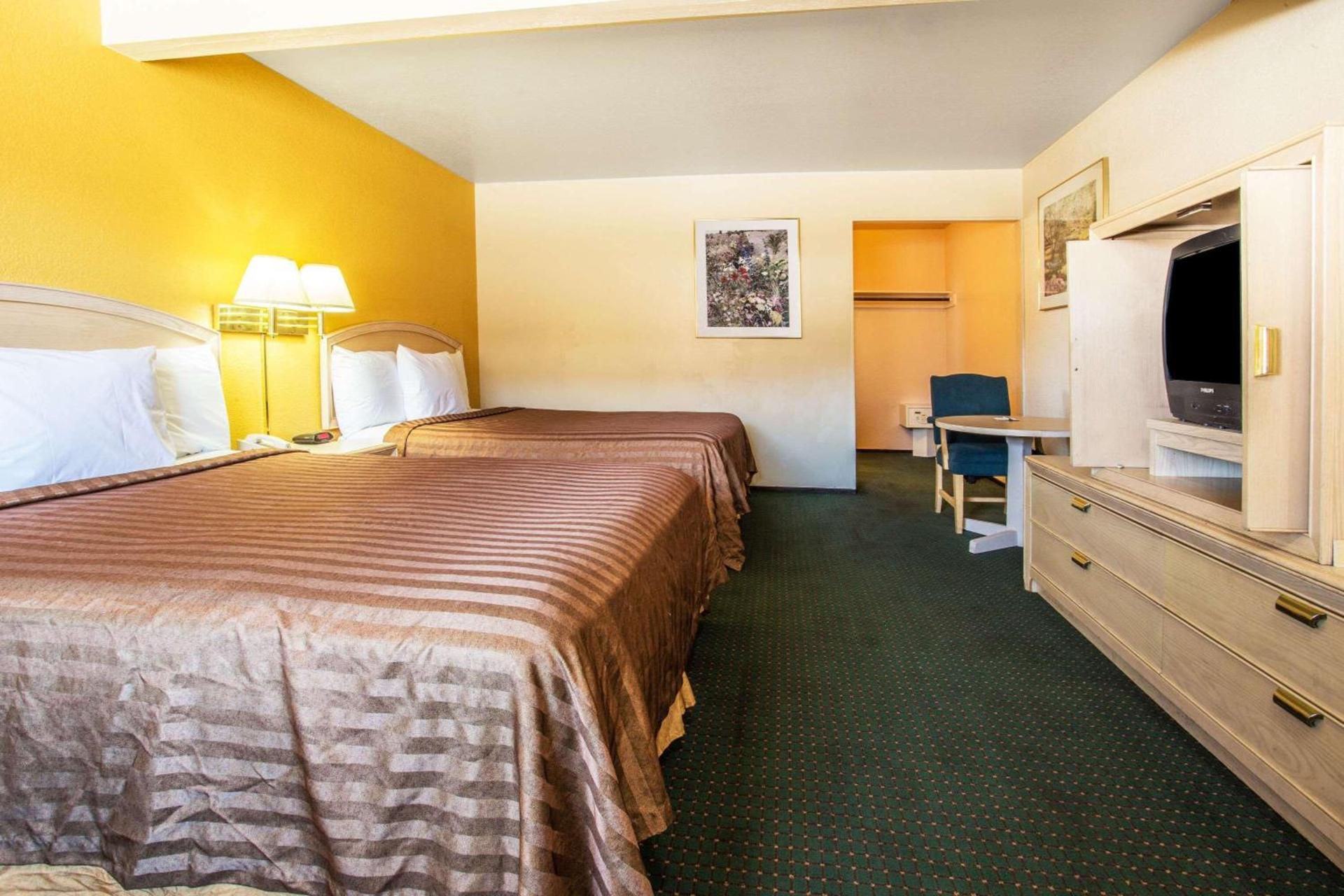 Travelodge by Wyndham Turlock photo 4