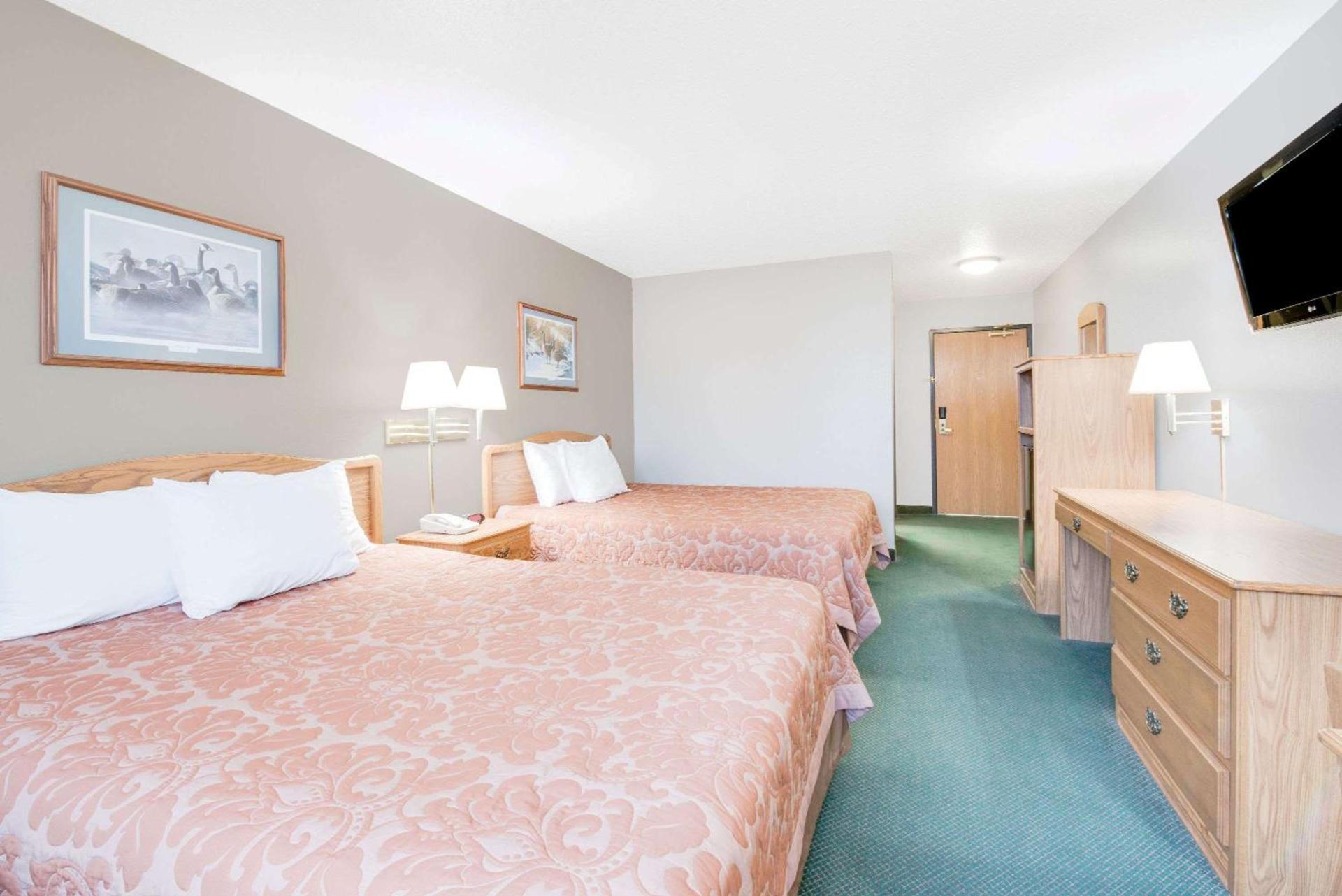 Super 8 by Wyndham Sisseton photo 5