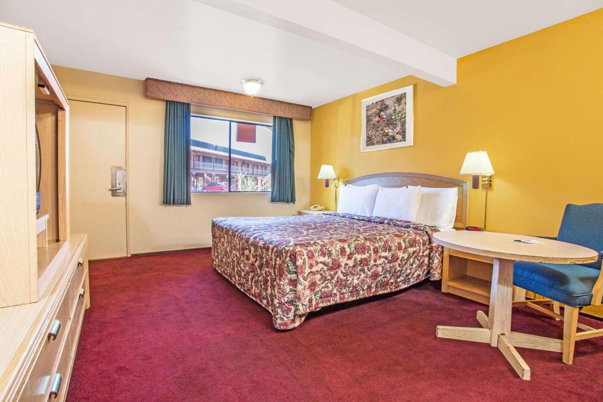 Travelodge by Wyndham Turlock photo 11