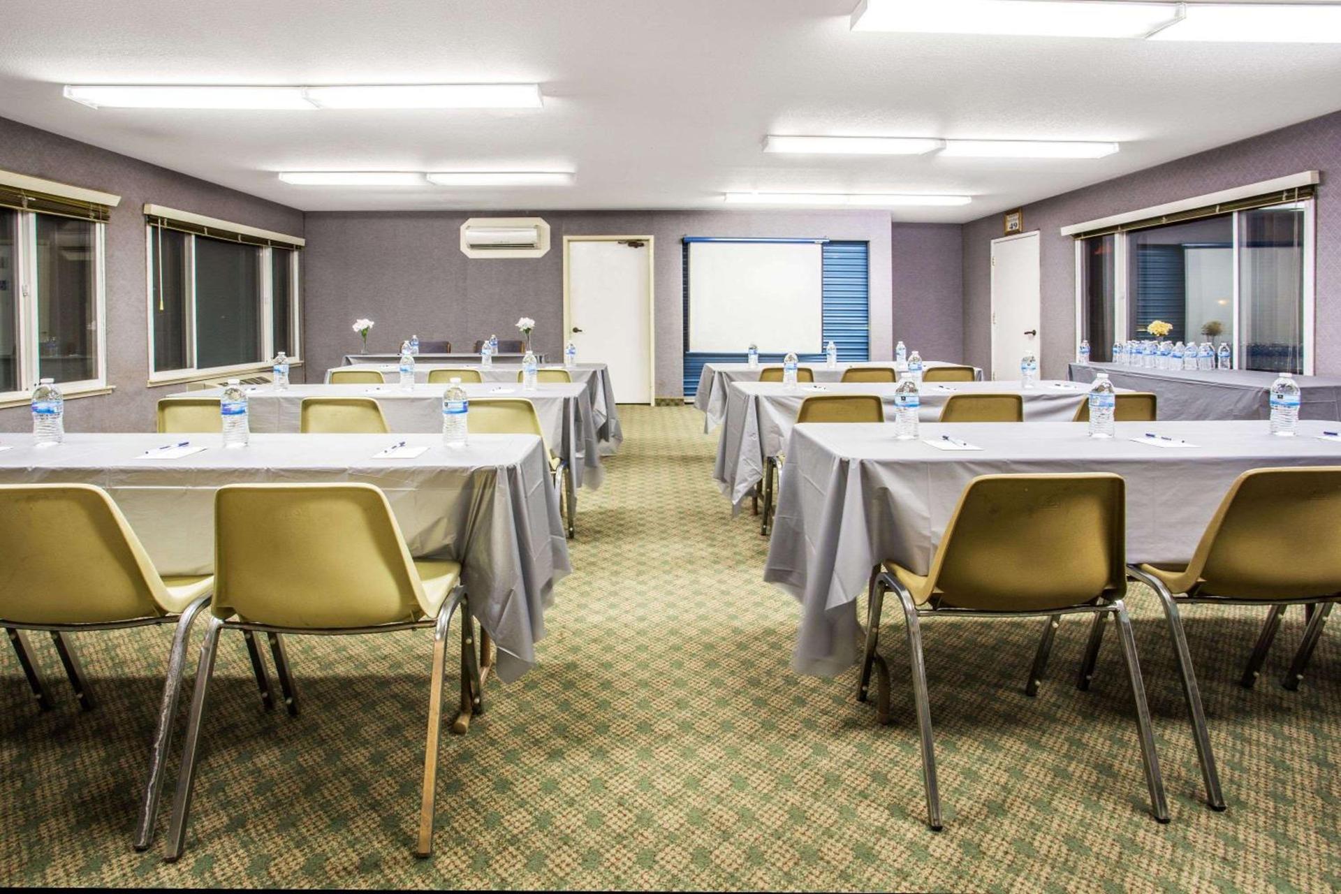 Travelodge by Wyndham Turlock photo 13
