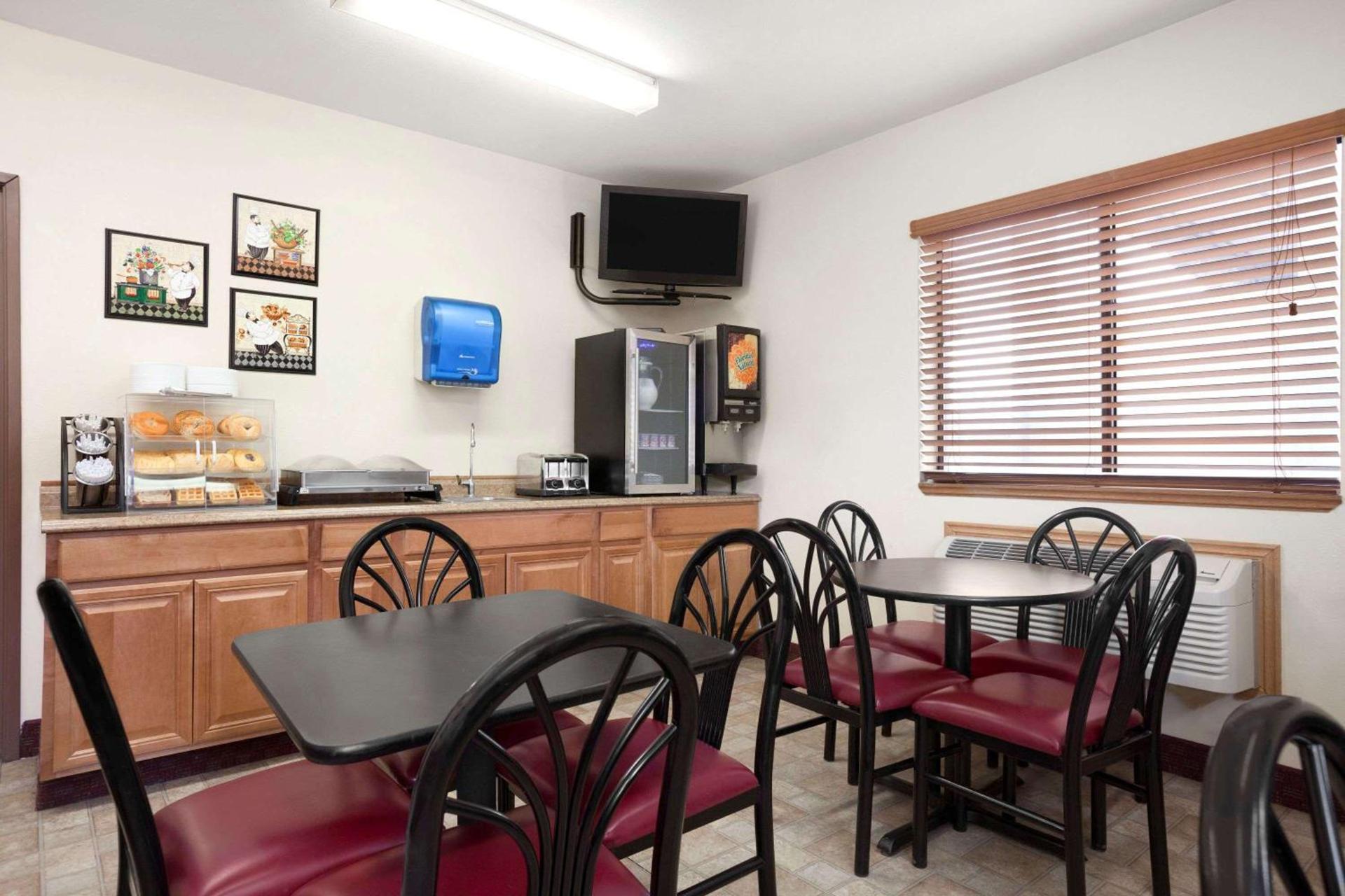 Travelodge by Wyndham Elko NV photo 59