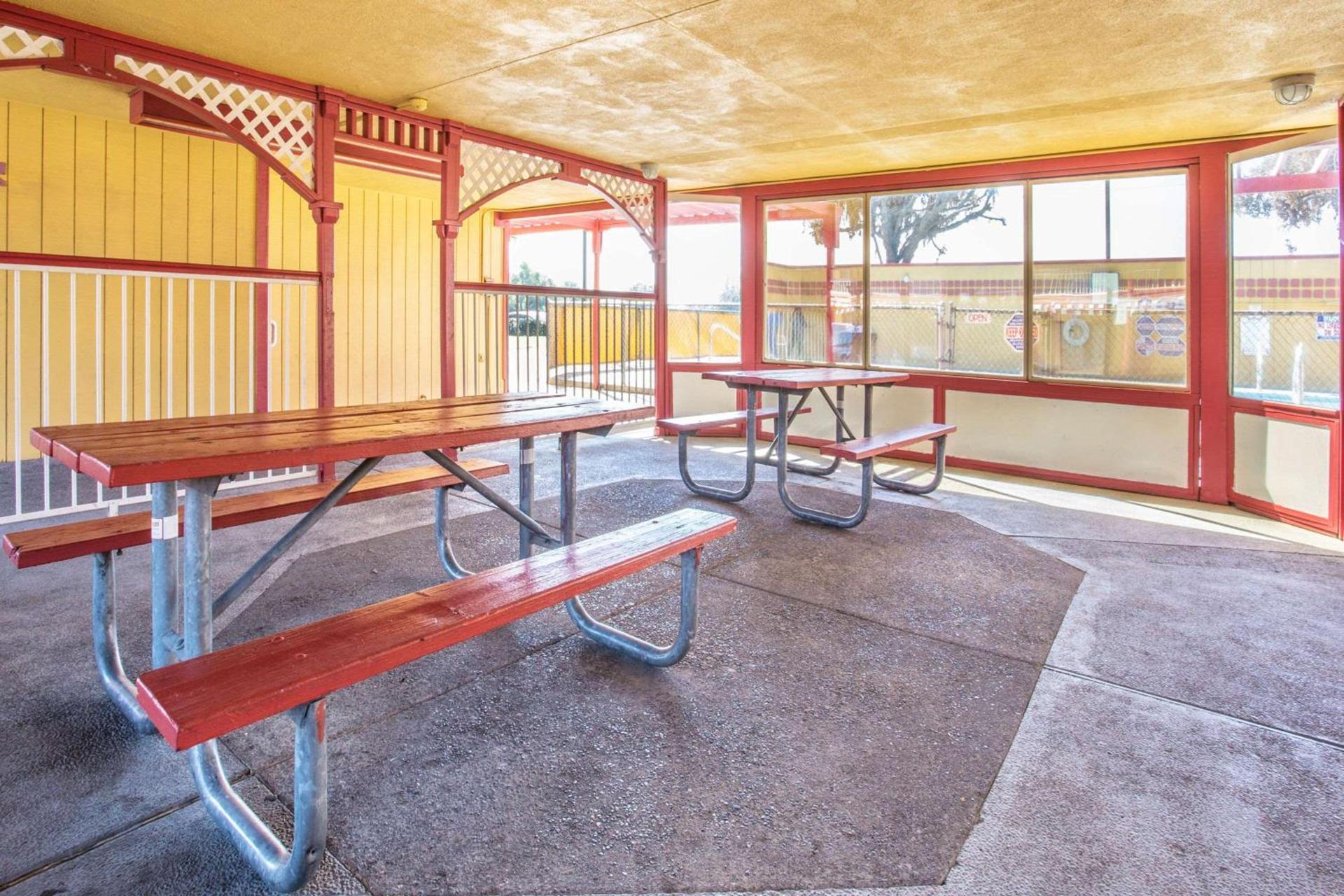 Travelodge by Wyndham Turlock photo 14