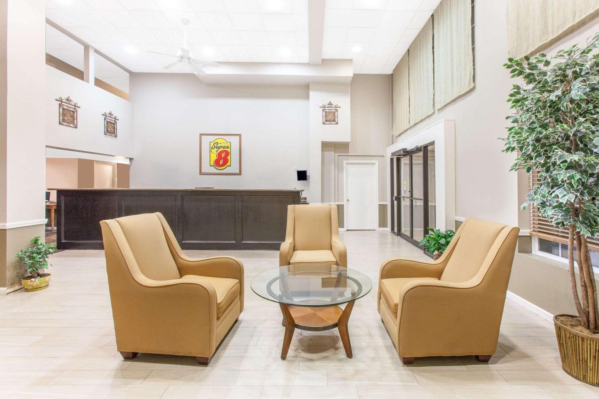 Super 8 by Wyndham Oklahoma City photo 3