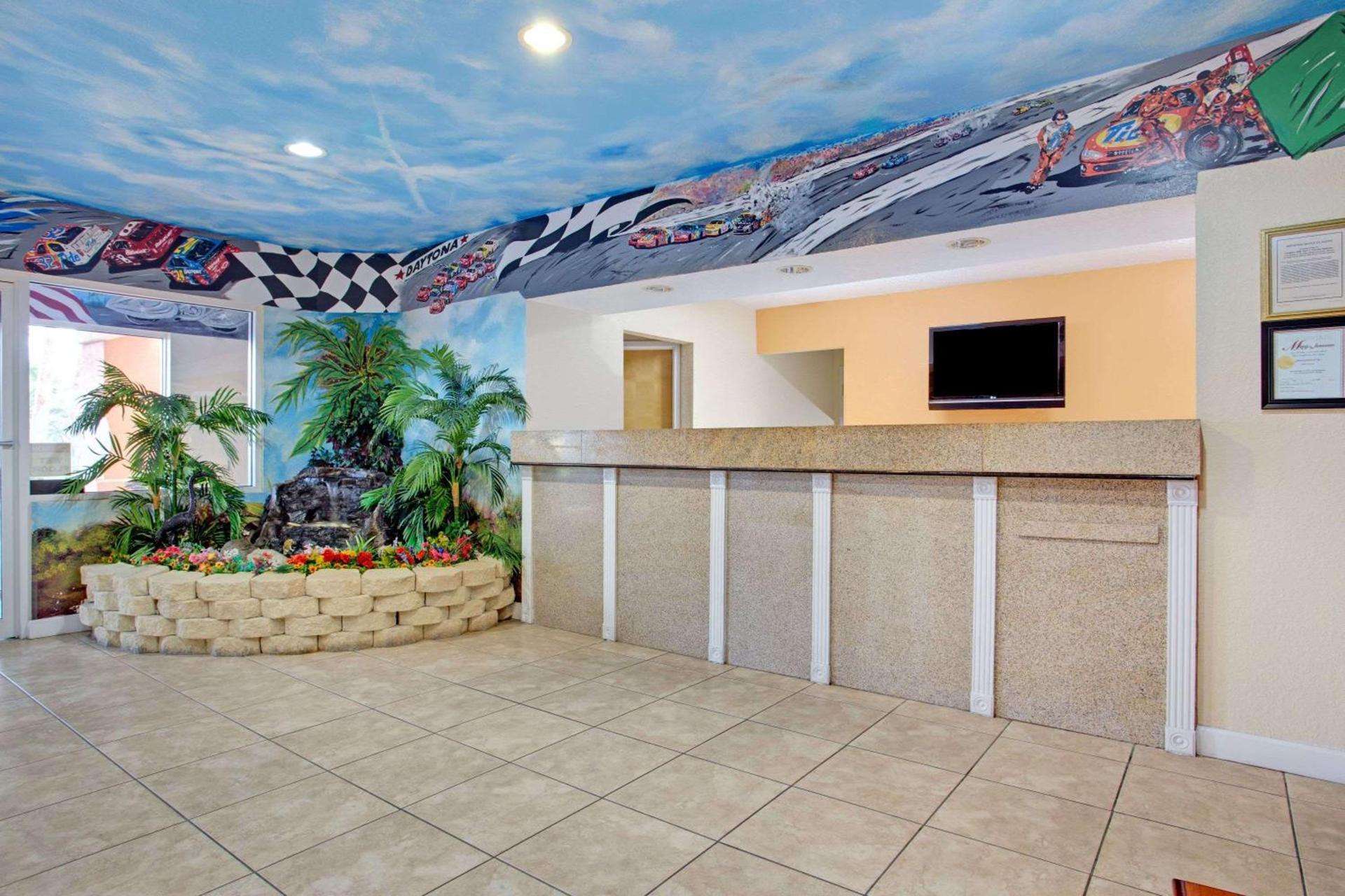 Super 8 by Wyndham Daytona Beach photo 3