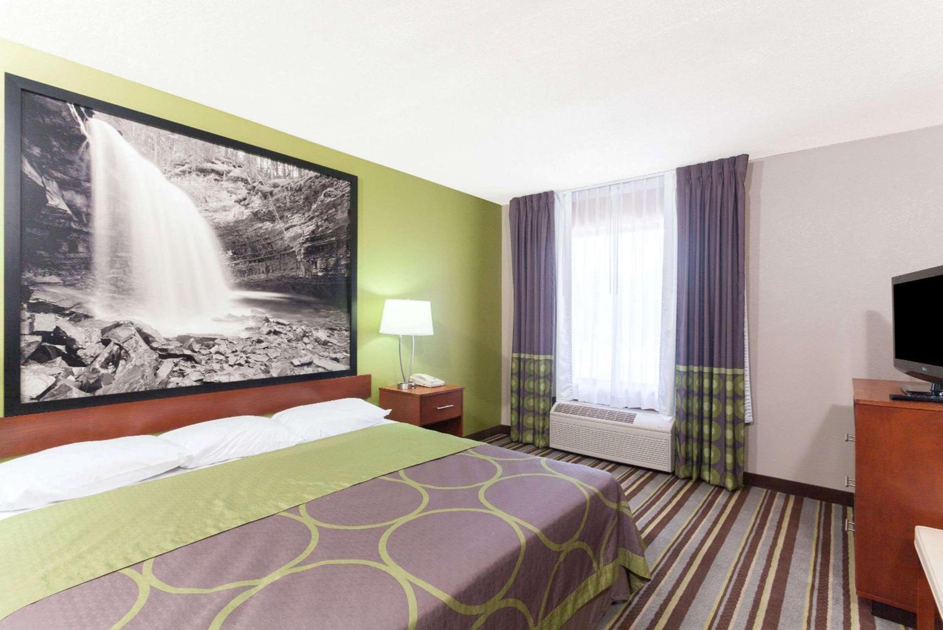 Super 8 by Wyndham Clarksville Northeast photo 3