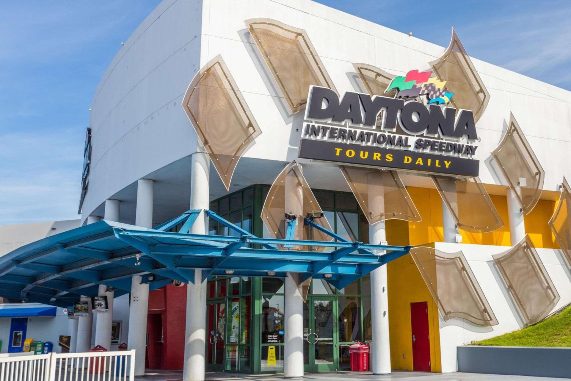 Super 8 by Wyndham Daytona Beach photo 12