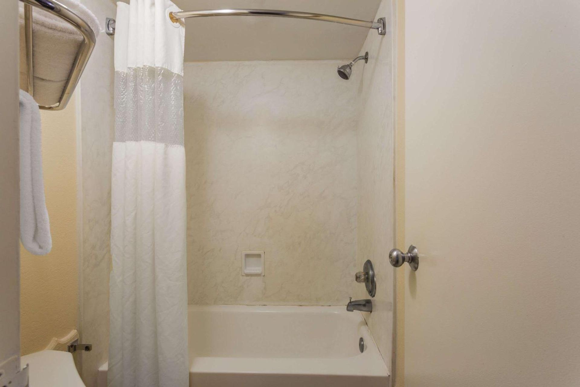 Aquarius Oceanfront Hotel photo 17