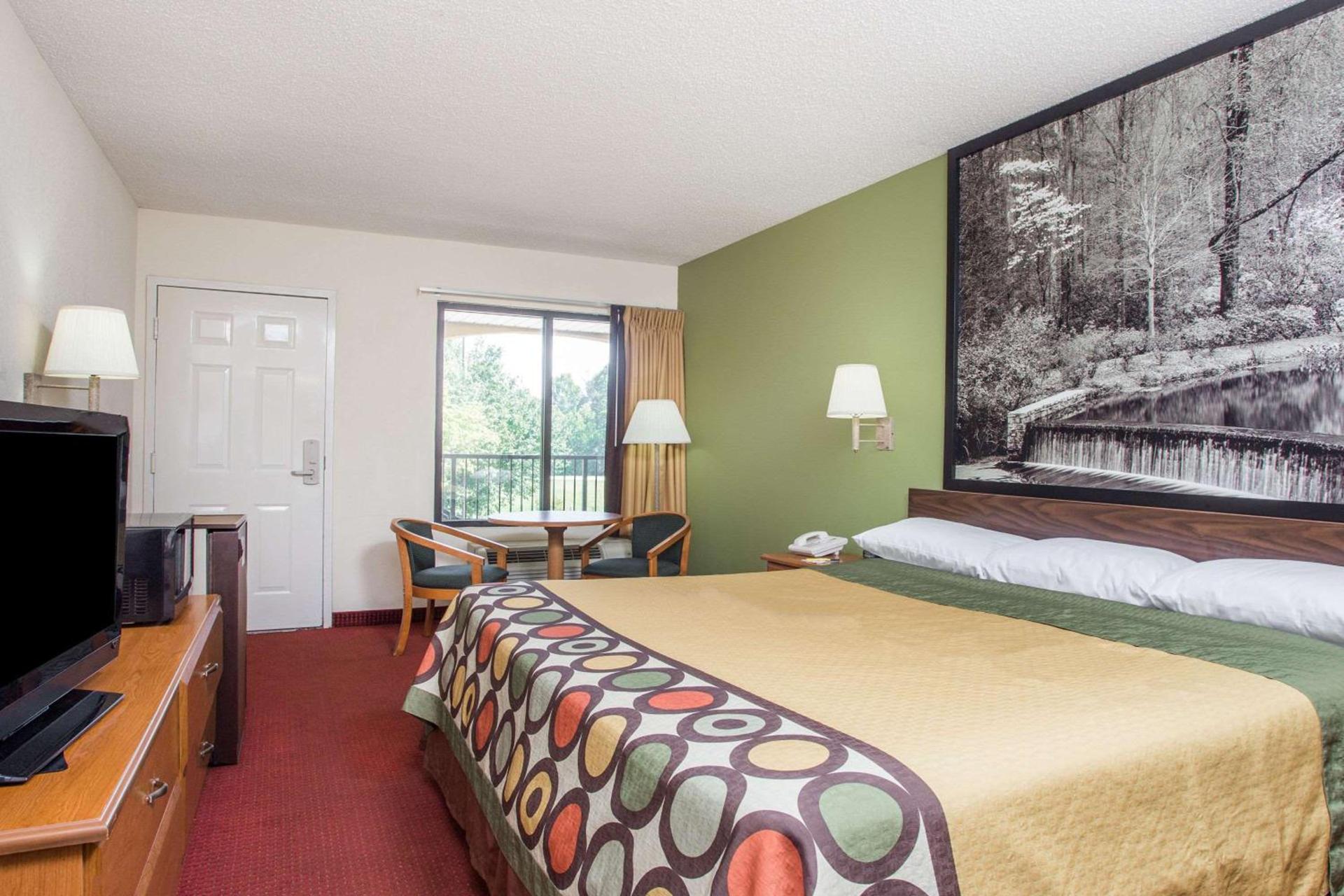 Super 8 by Wyndham Lavonia photo 9