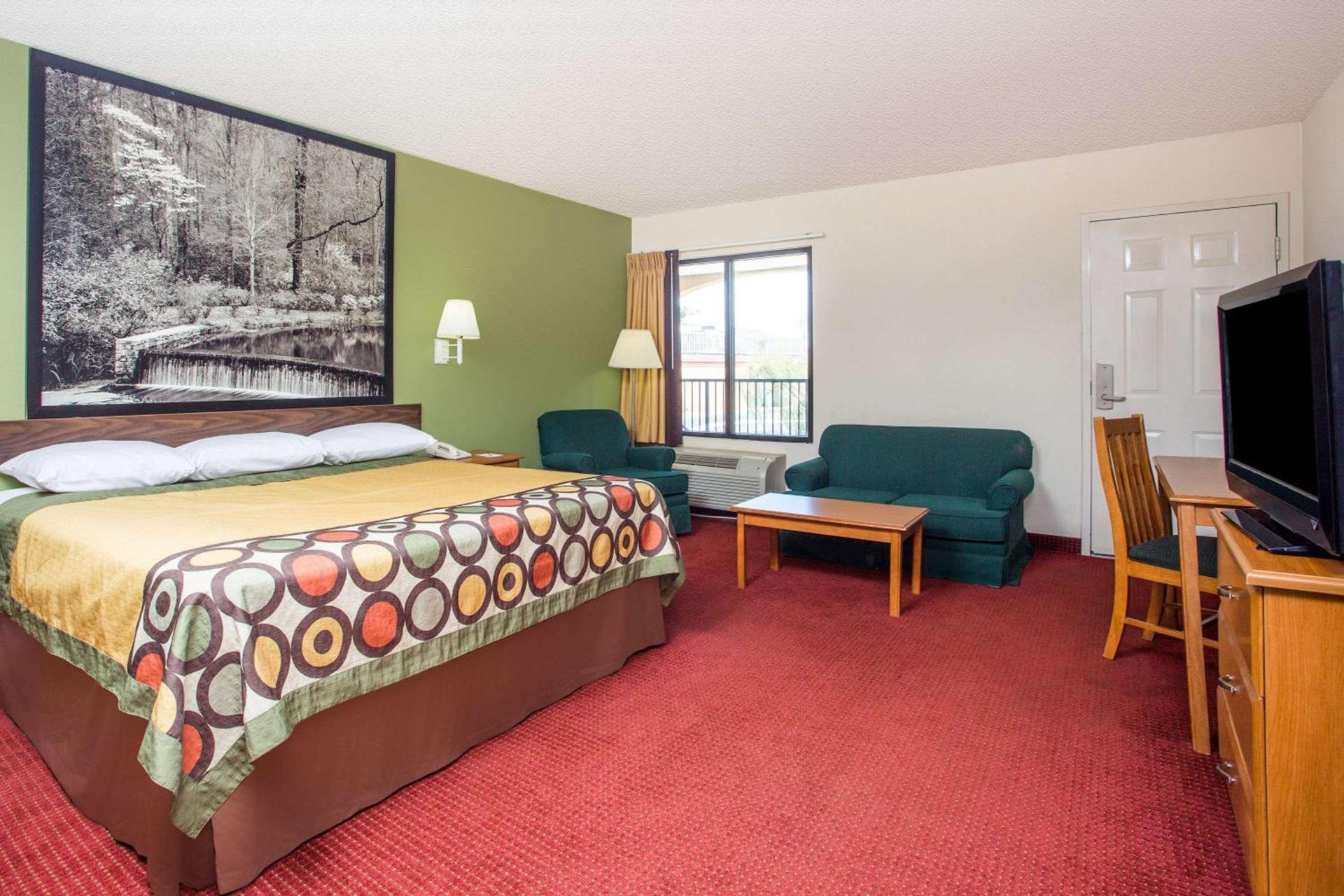 Super 8 by Wyndham Lavonia photo 4