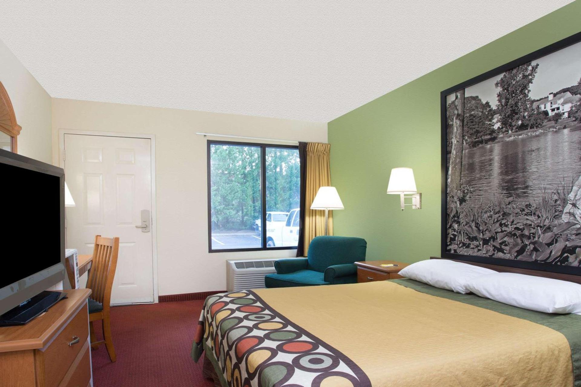 Super 8 by Wyndham Lavonia photo 10