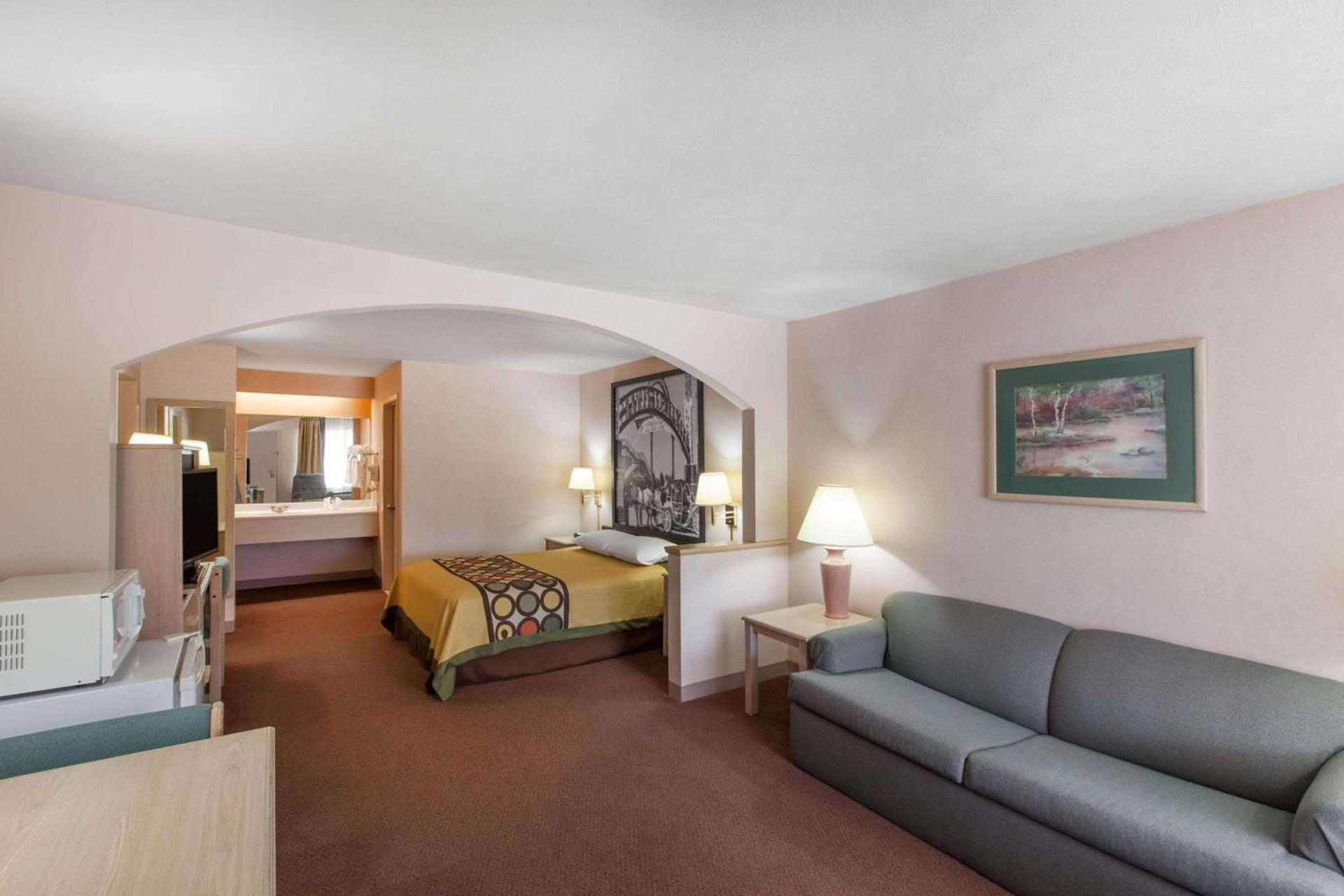 Super 8 by Wyndham Jasper TX photo 16