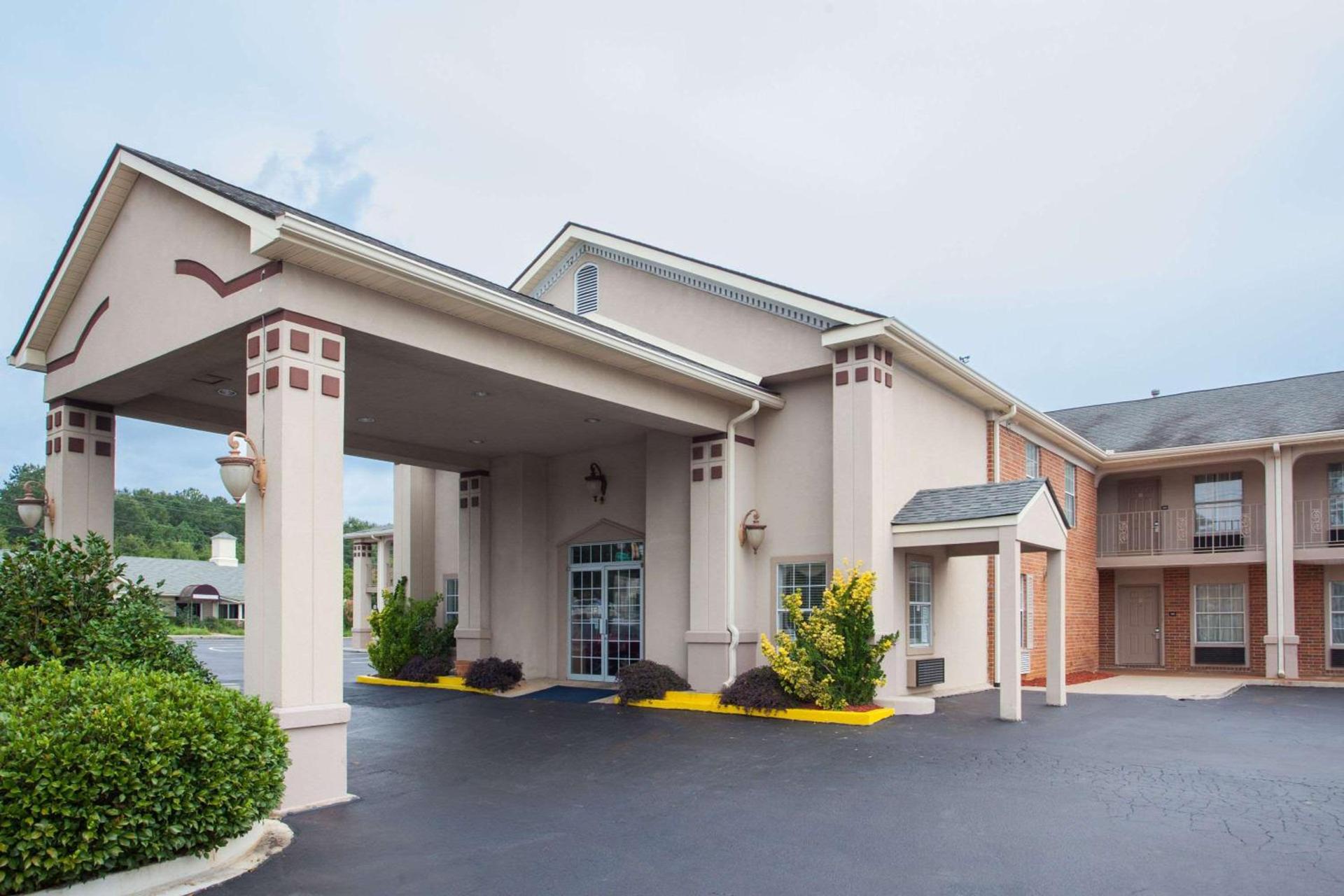Super 8 by Wyndham Covington photo 18