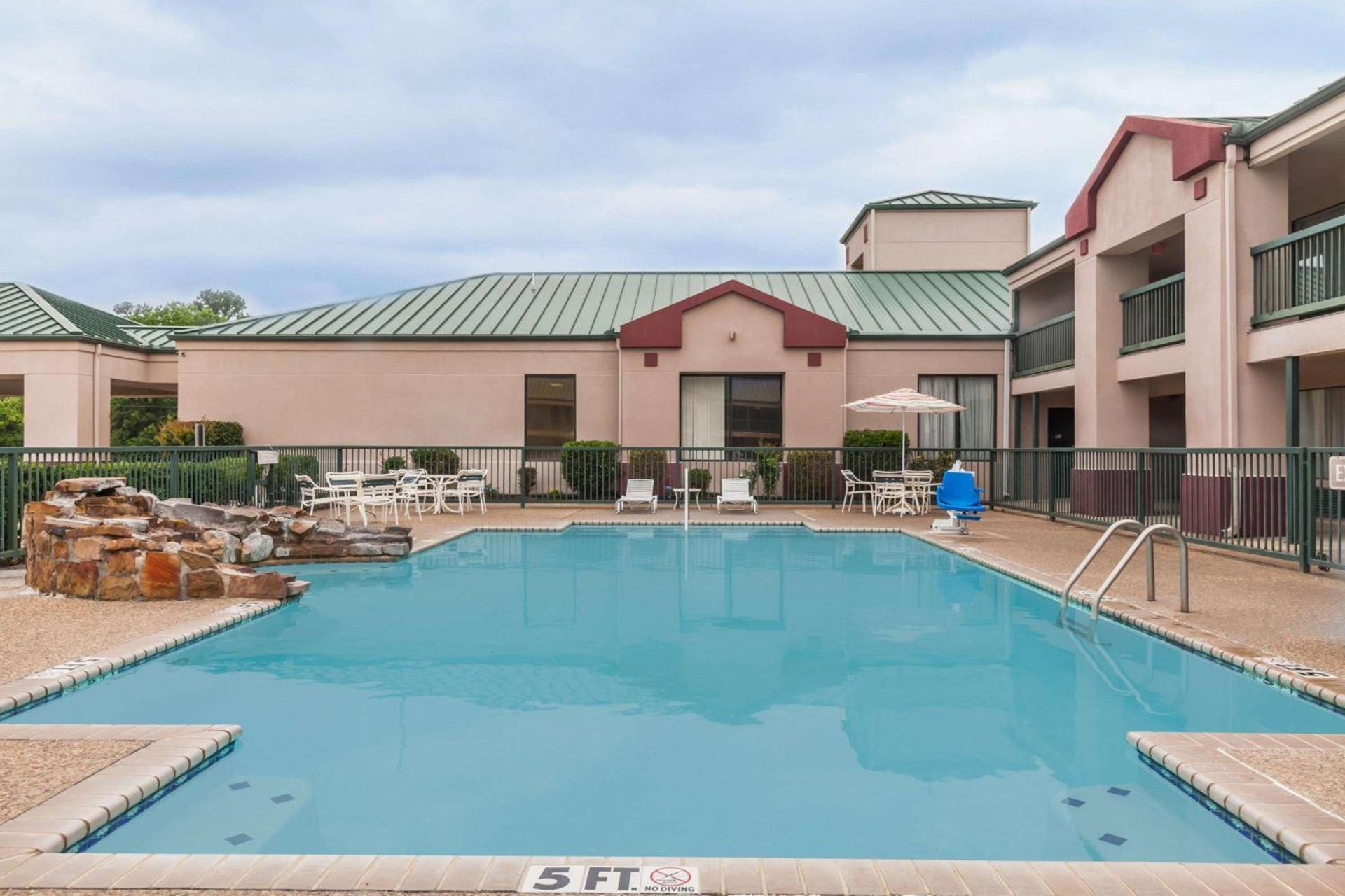 Super 8 by Wyndham Jasper TX photo 5