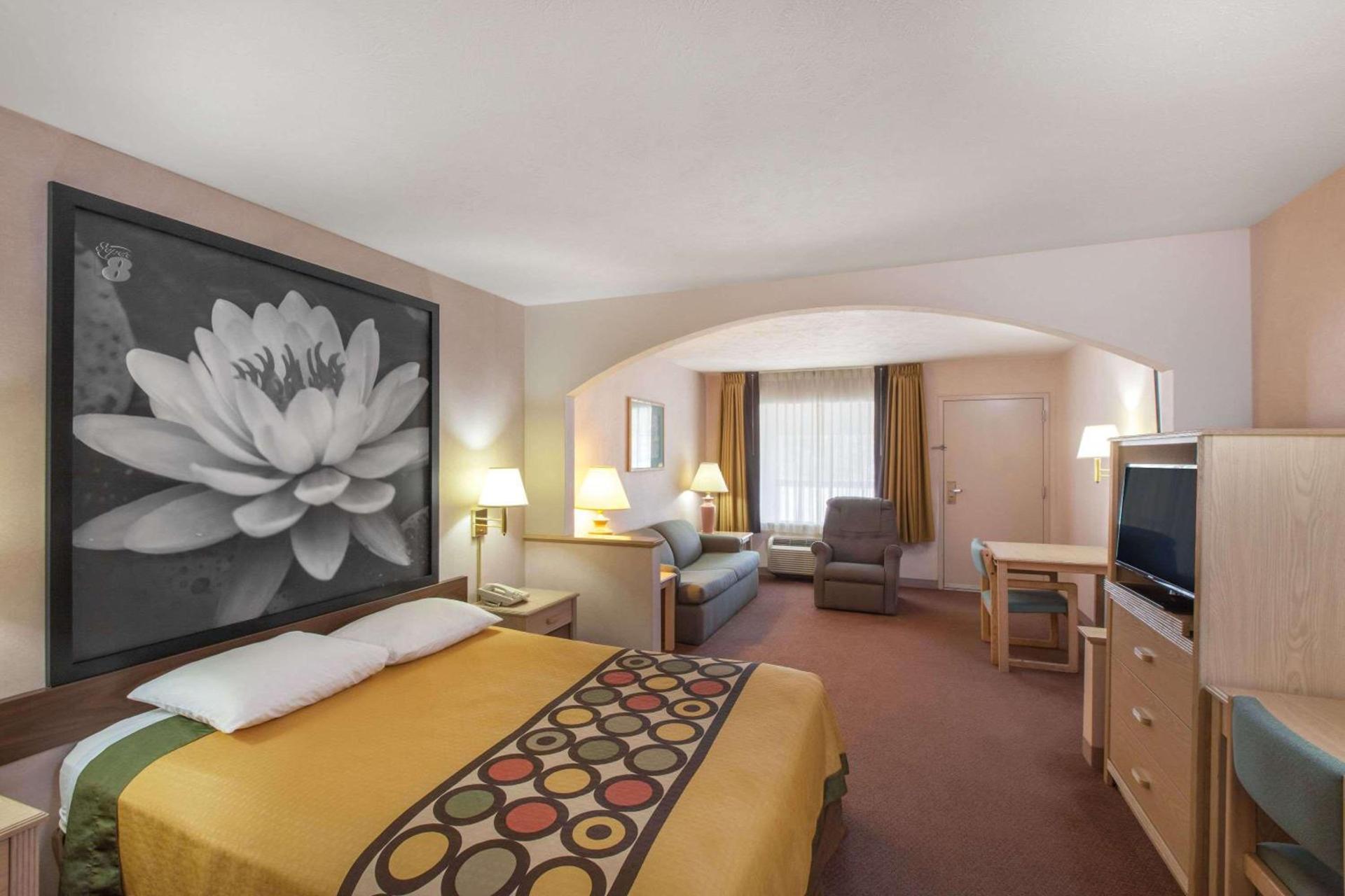 Super 8 by Wyndham Jasper TX photo 12