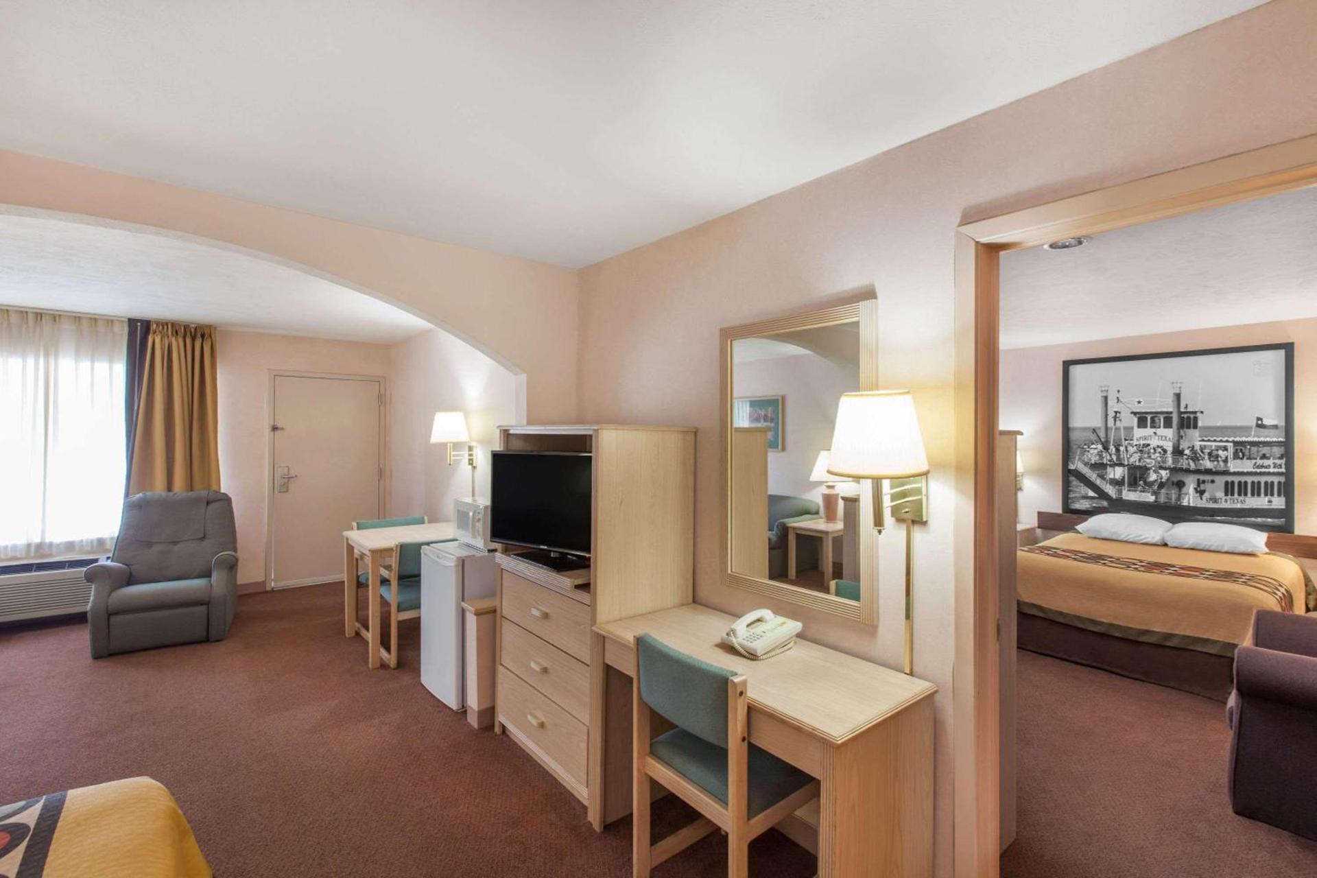Super 8 by Wyndham Jasper TX photo 15