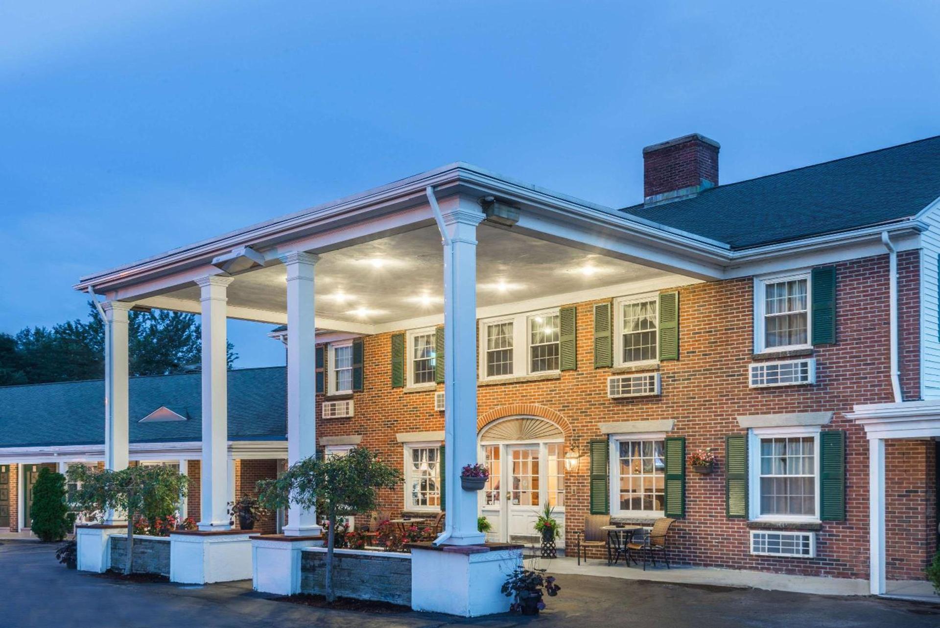 Colonial Inn Seekonk photo 4