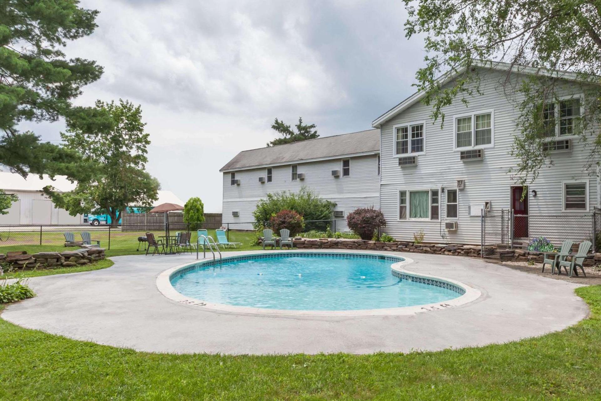 Travelodge by Wyndham Great Barrington Berkshires photo 5