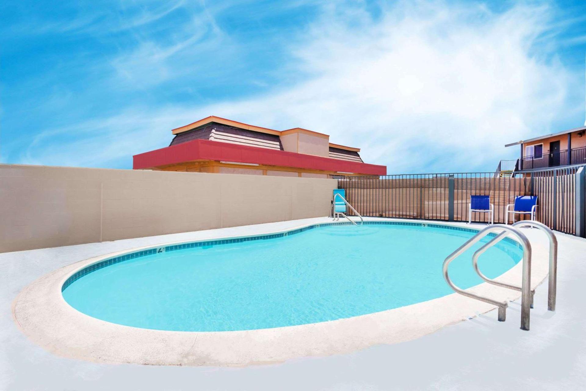 Travelodge by Wyndham Barstow photo 5