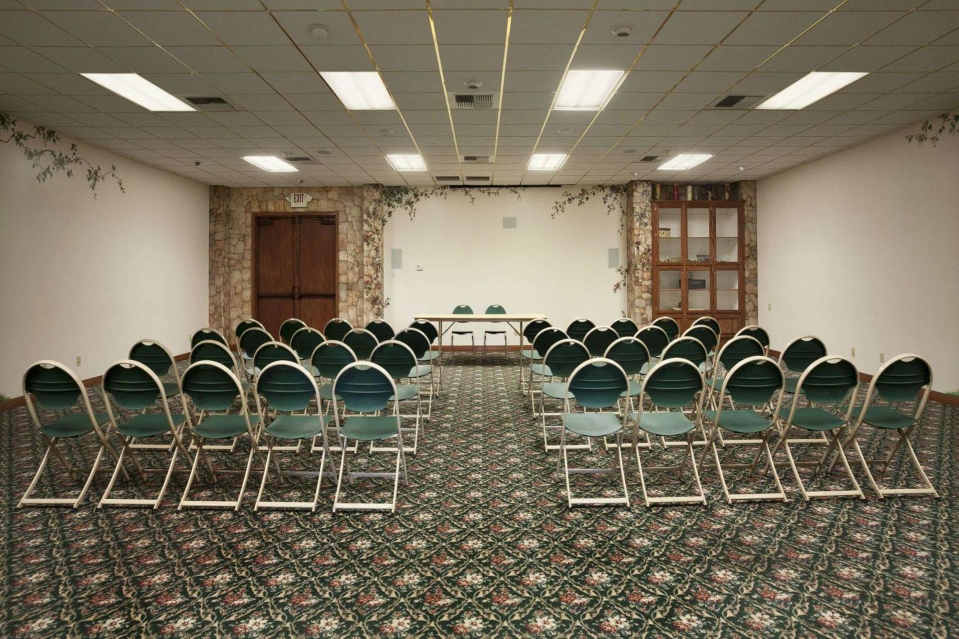 Red Lion Inn & Suites Lemoore photo 28