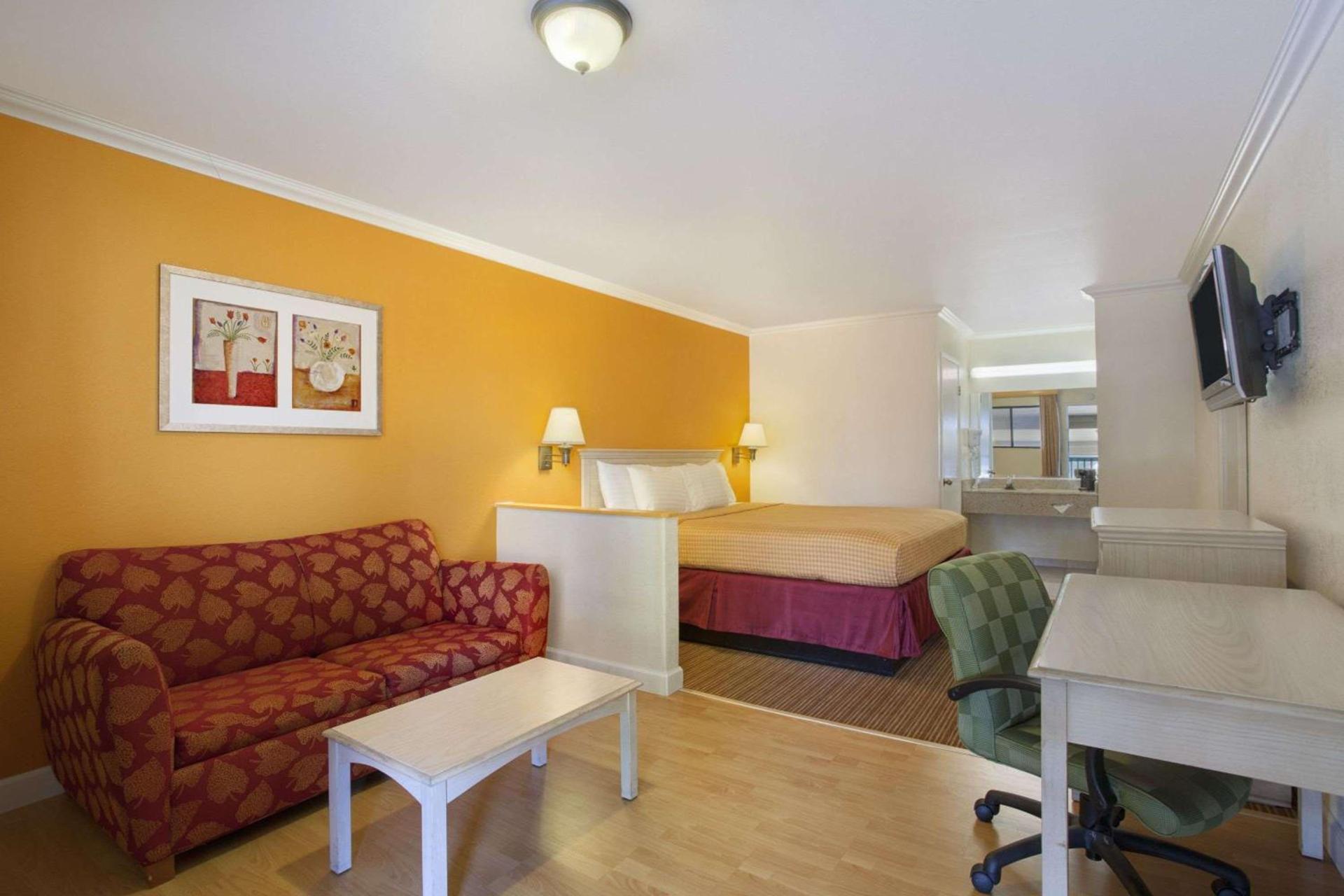 Red Lion Inn & Suites Lemoore photo 26