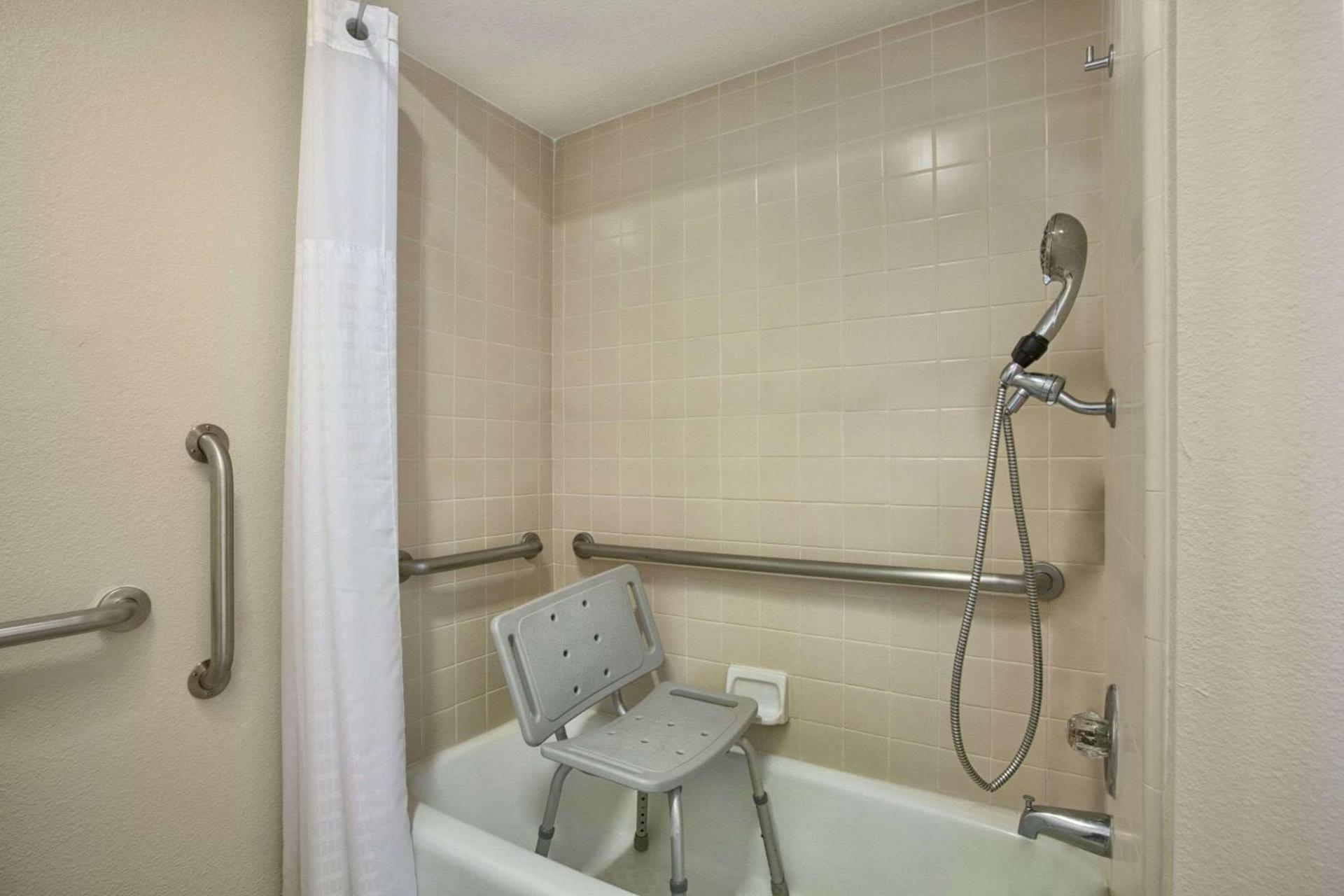 Red Lion Inn & Suites Lemoore photo 25
