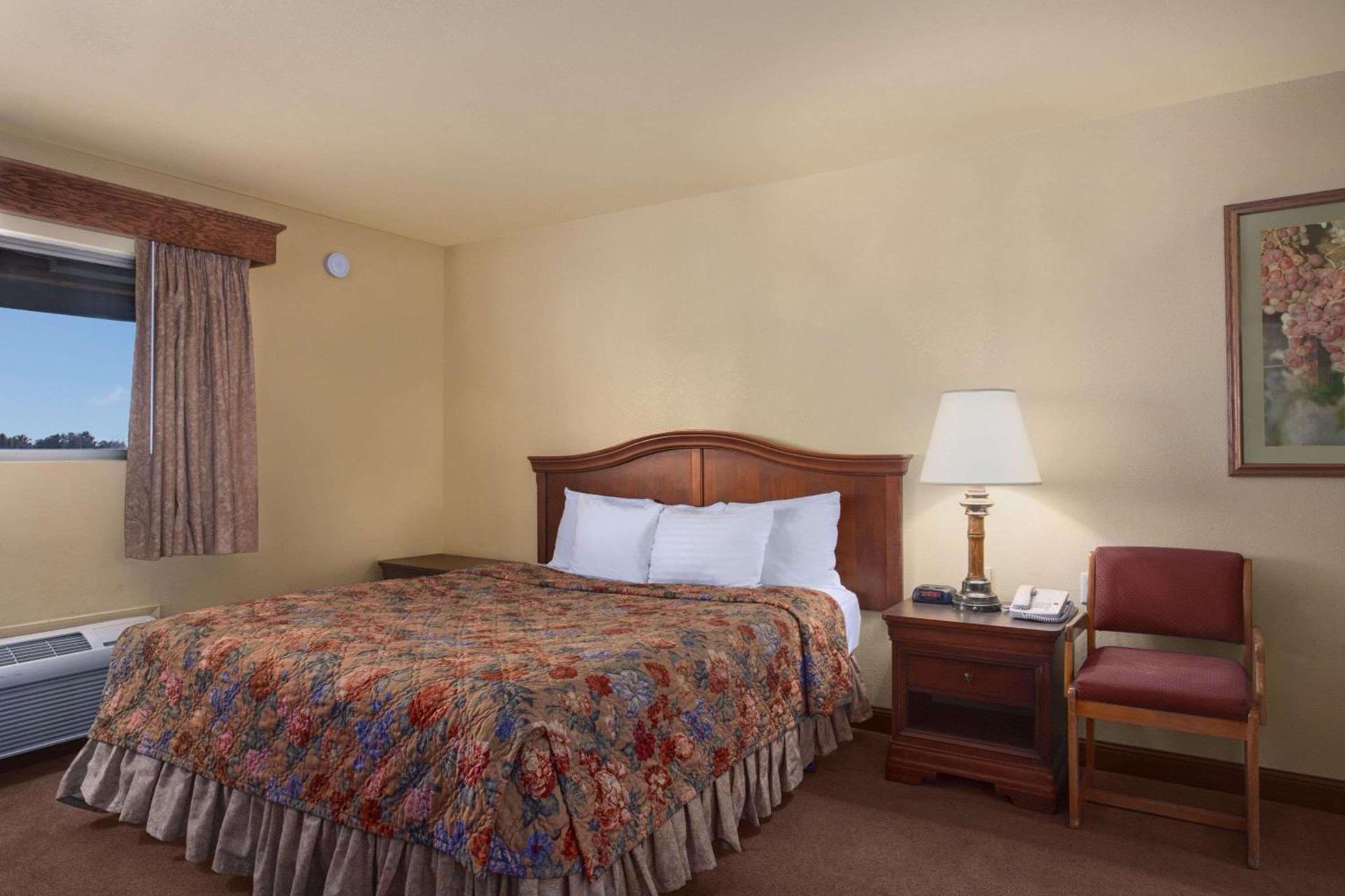 Red Lion Inn & Suites Lemoore photo 24