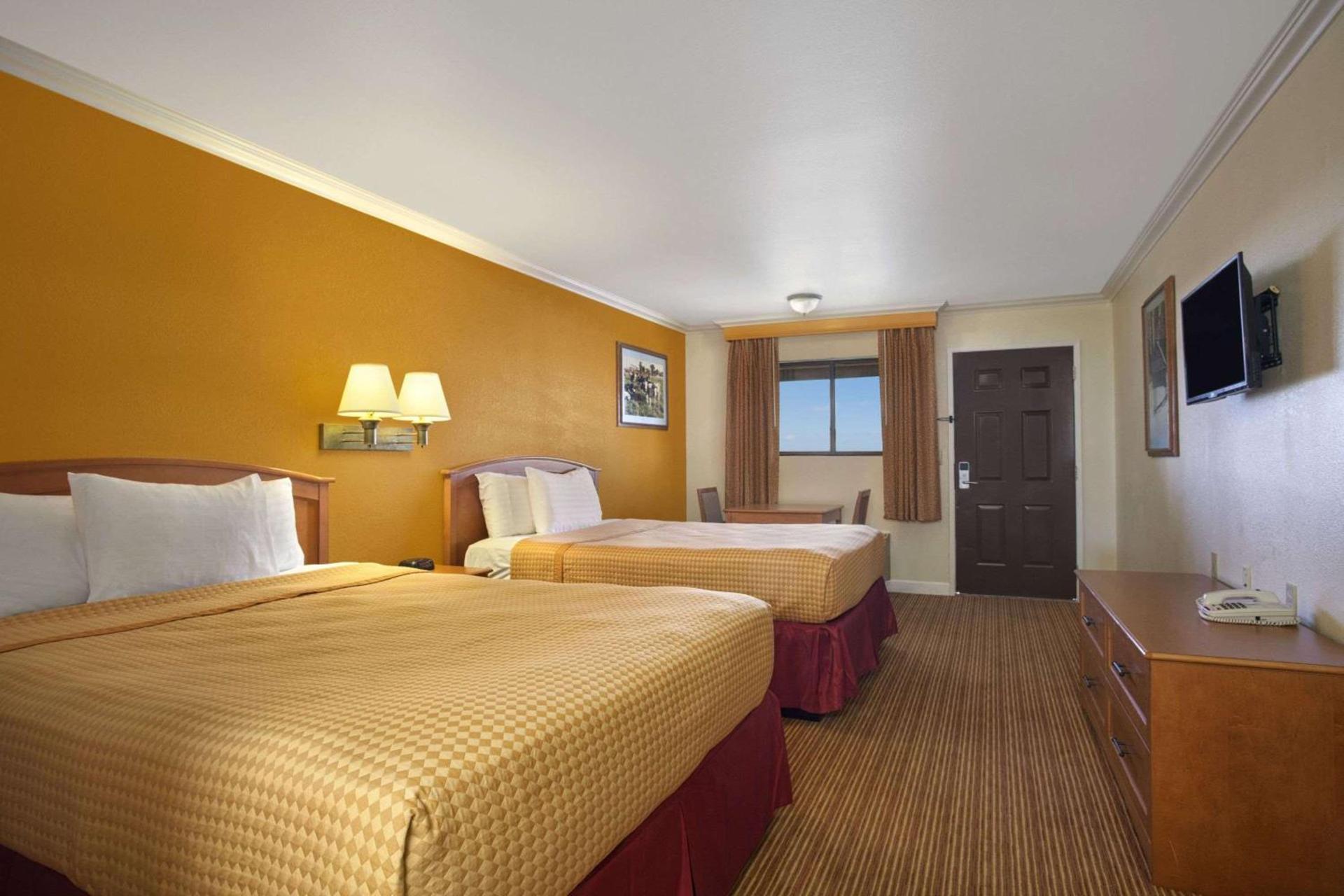 Red Lion Inn & Suites Lemoore photo 23