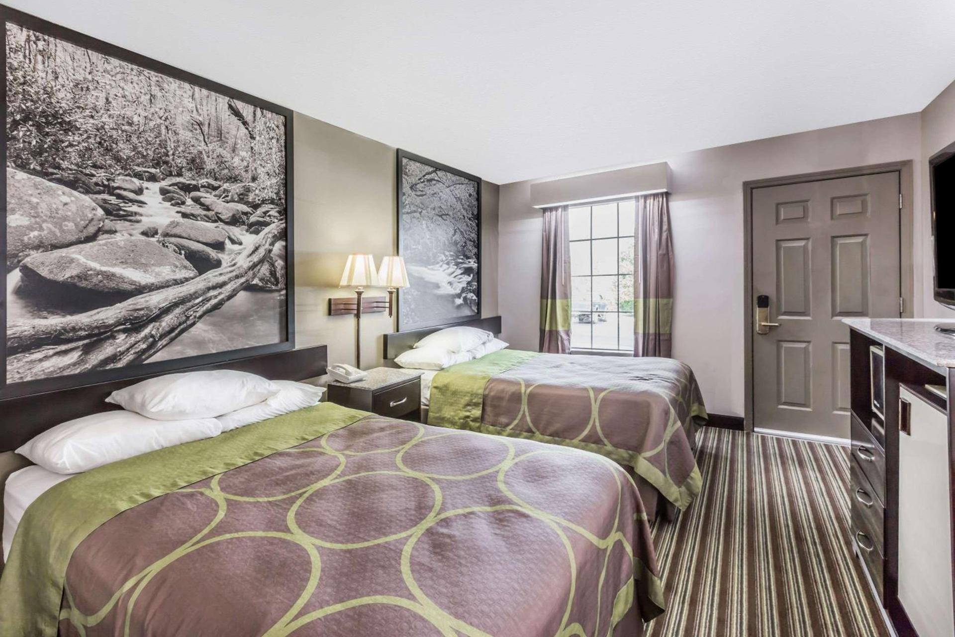 Super 8 by Wyndham Clinton photo 11