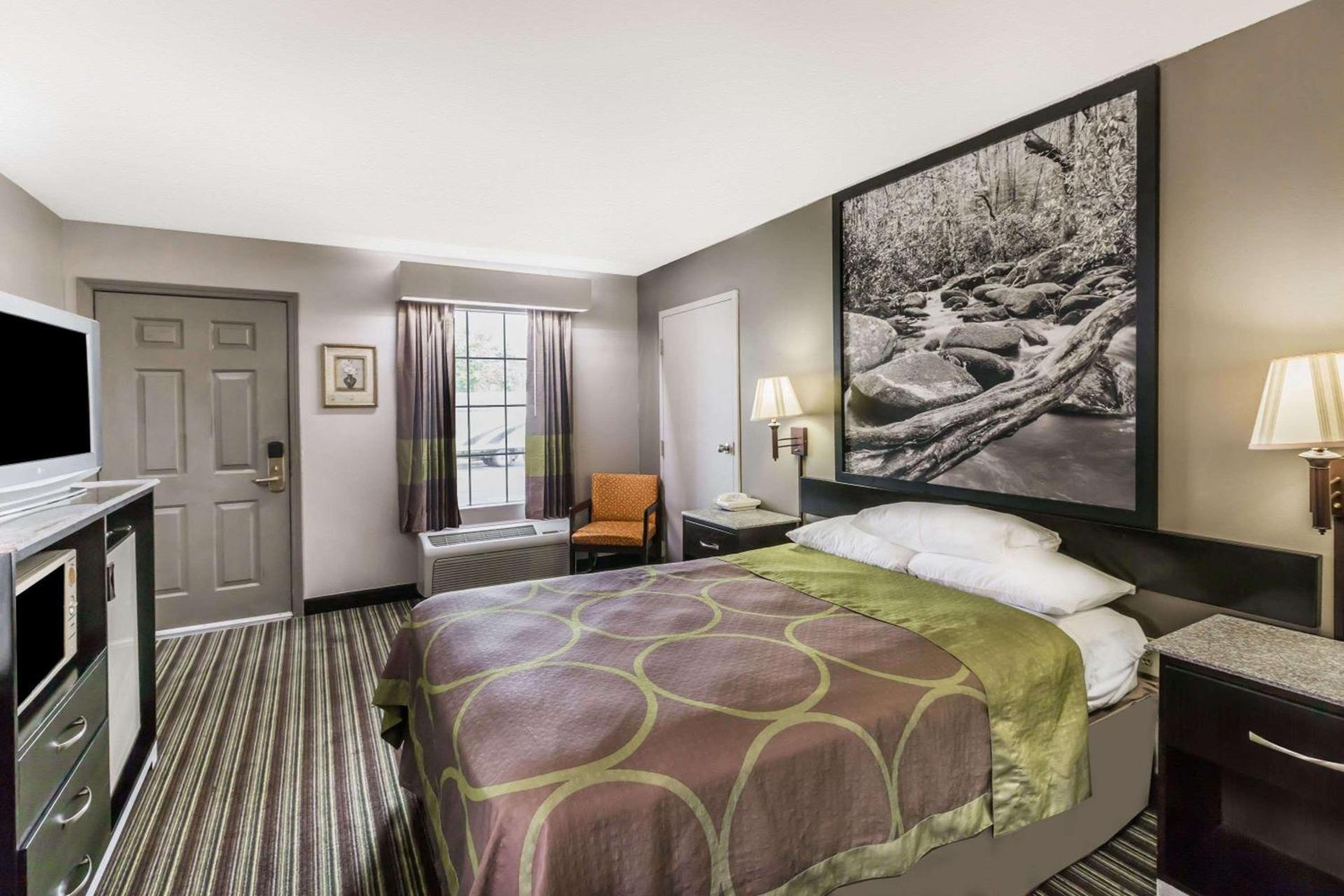 Super 8 by Wyndham Clinton photo 8