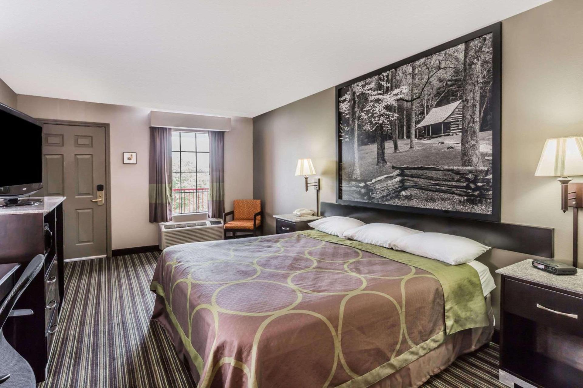 Super 8 by Wyndham Clinton photo 5