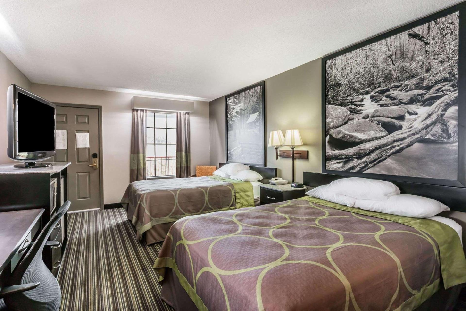 Super 8 by Wyndham Clinton photo 6