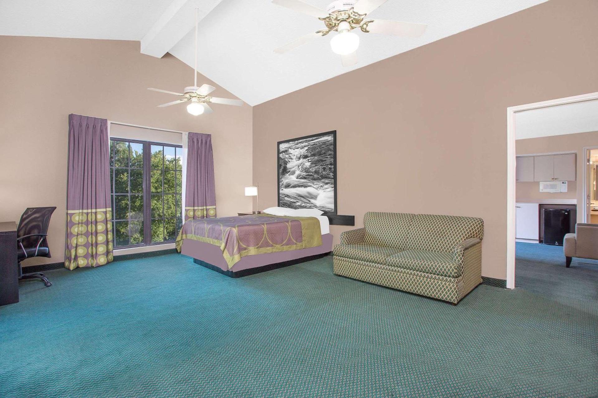 Super 8 by Wyndham Austell/Six Flags photo 22