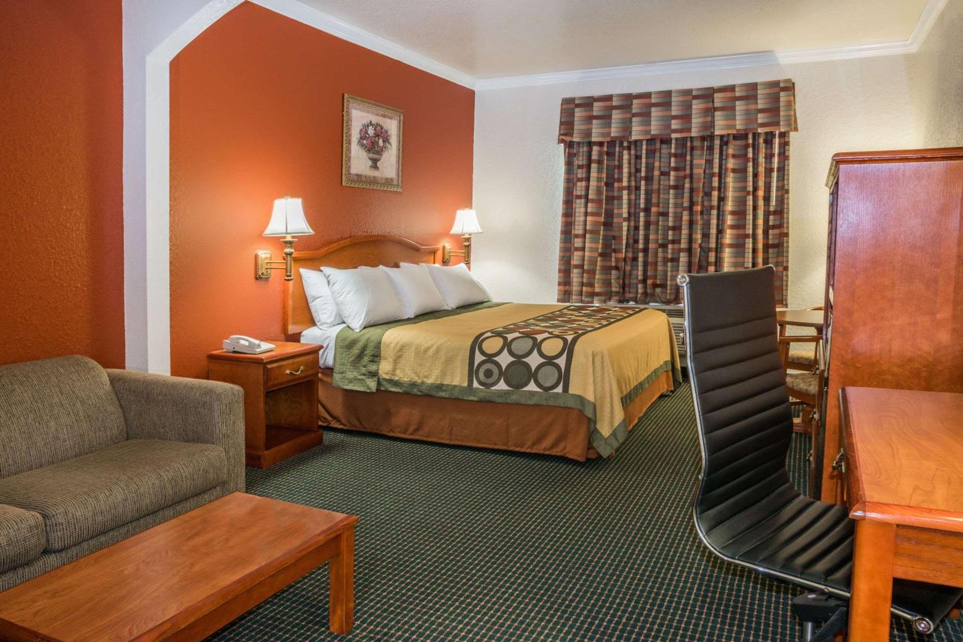 Super 8 by Wyndham Brookshire TX photo 7