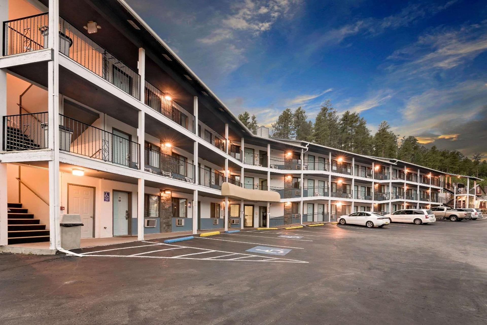 Super 8 by Wyndham Keystone/Mt. Rushmore — hotel in Keystone