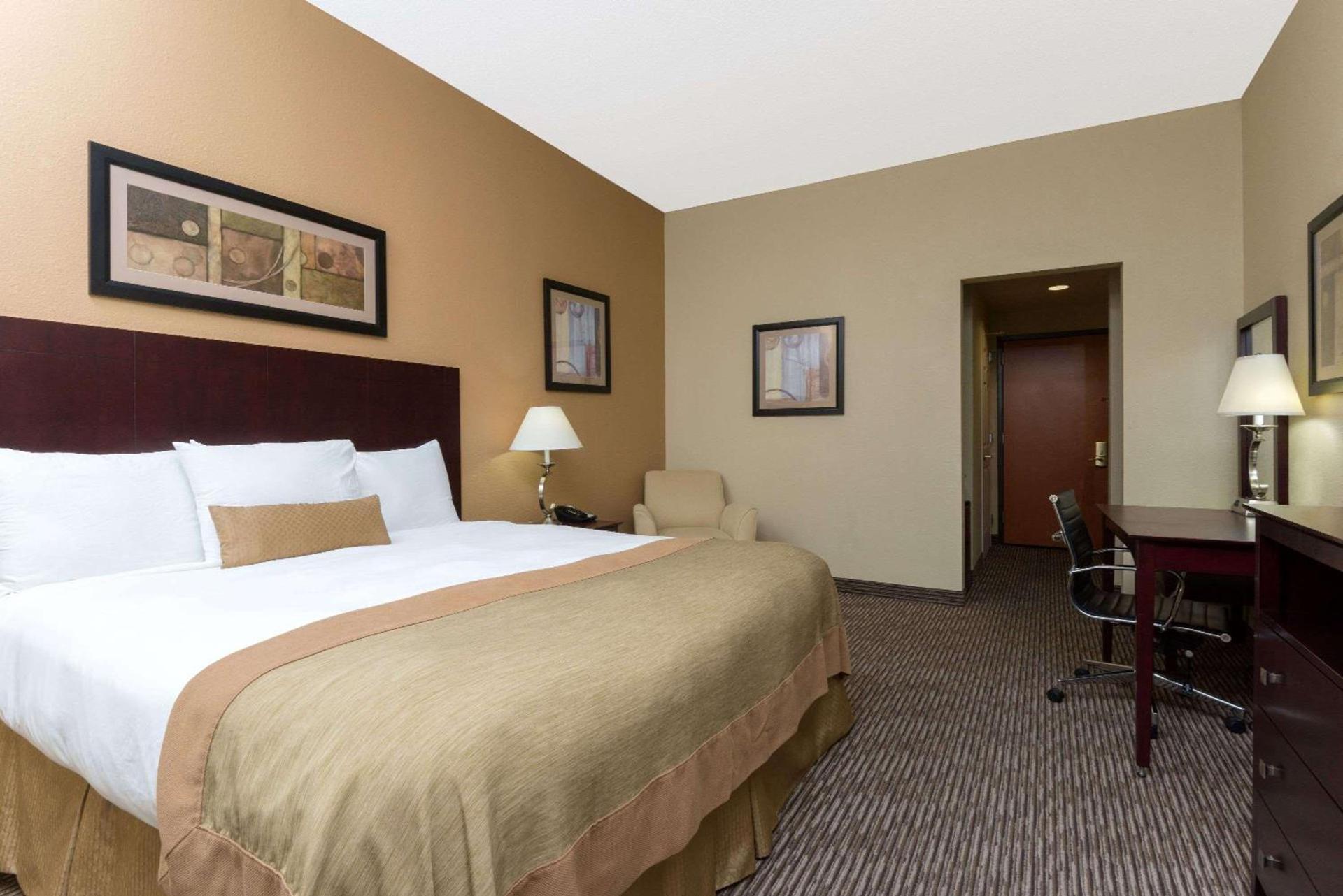 Wingate by Wyndham Dayton - Fairborn photo 5
