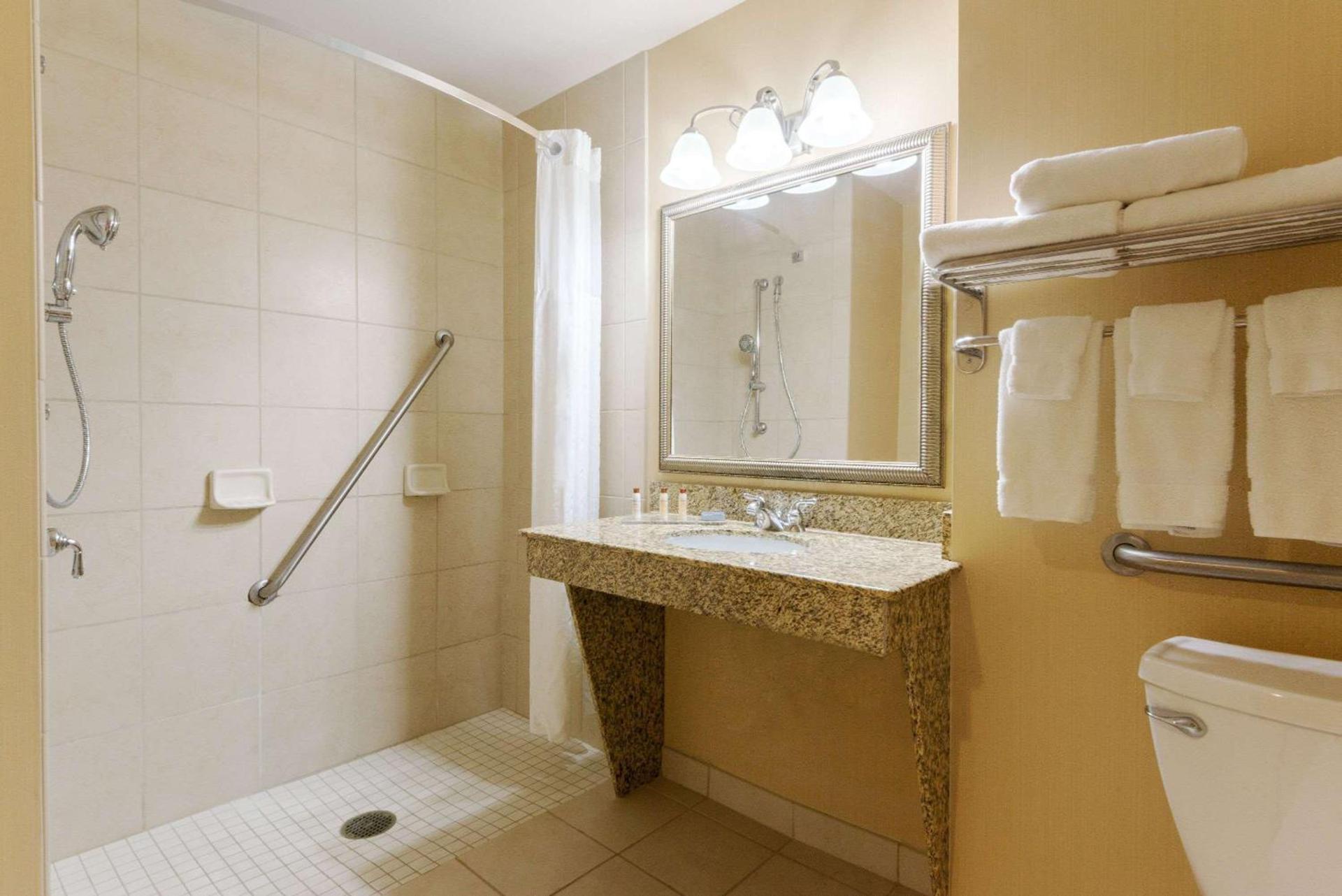 Wingate by Wyndham Dayton - Fairborn photo 6