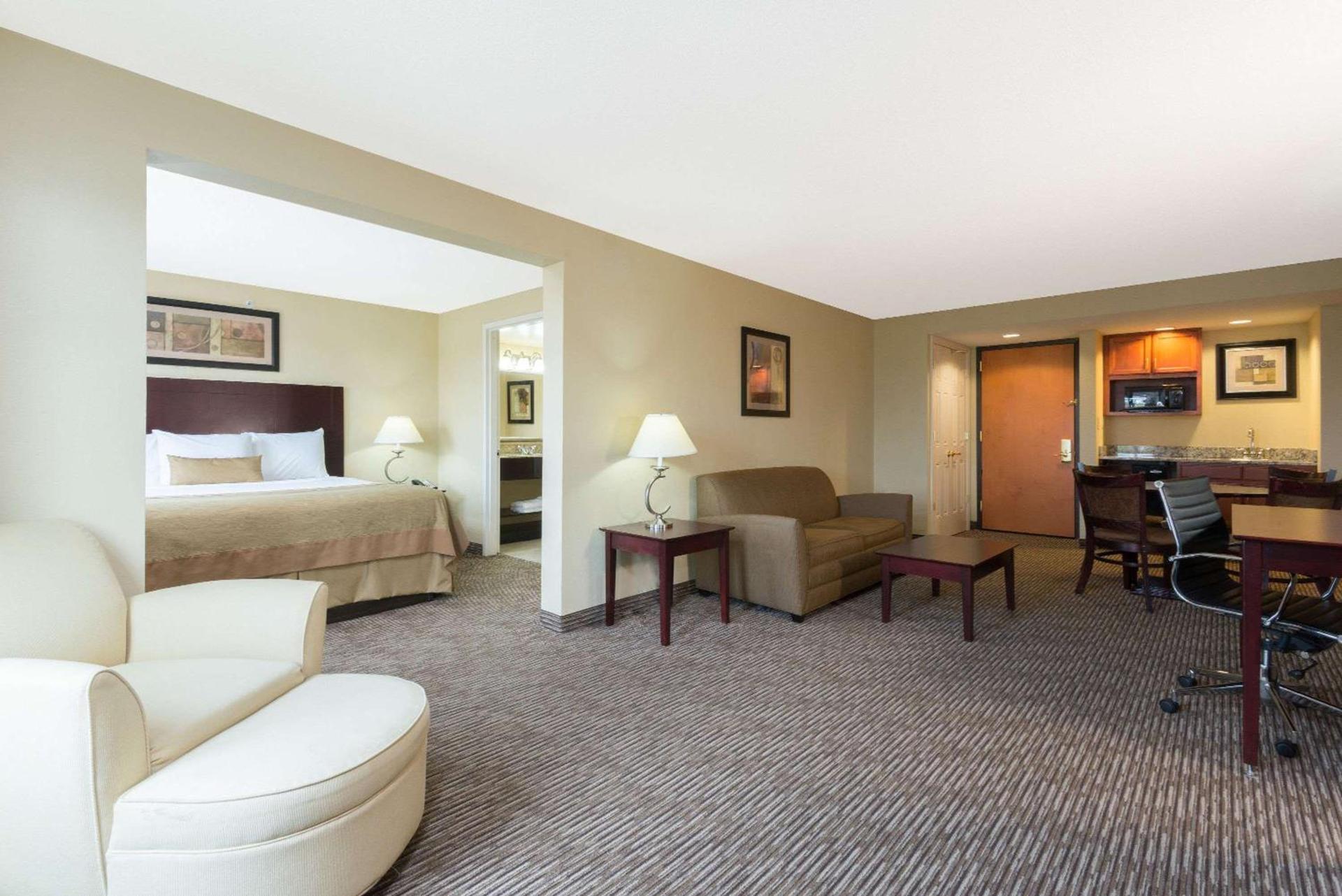 Wingate by Wyndham Dayton - Fairborn photo 18