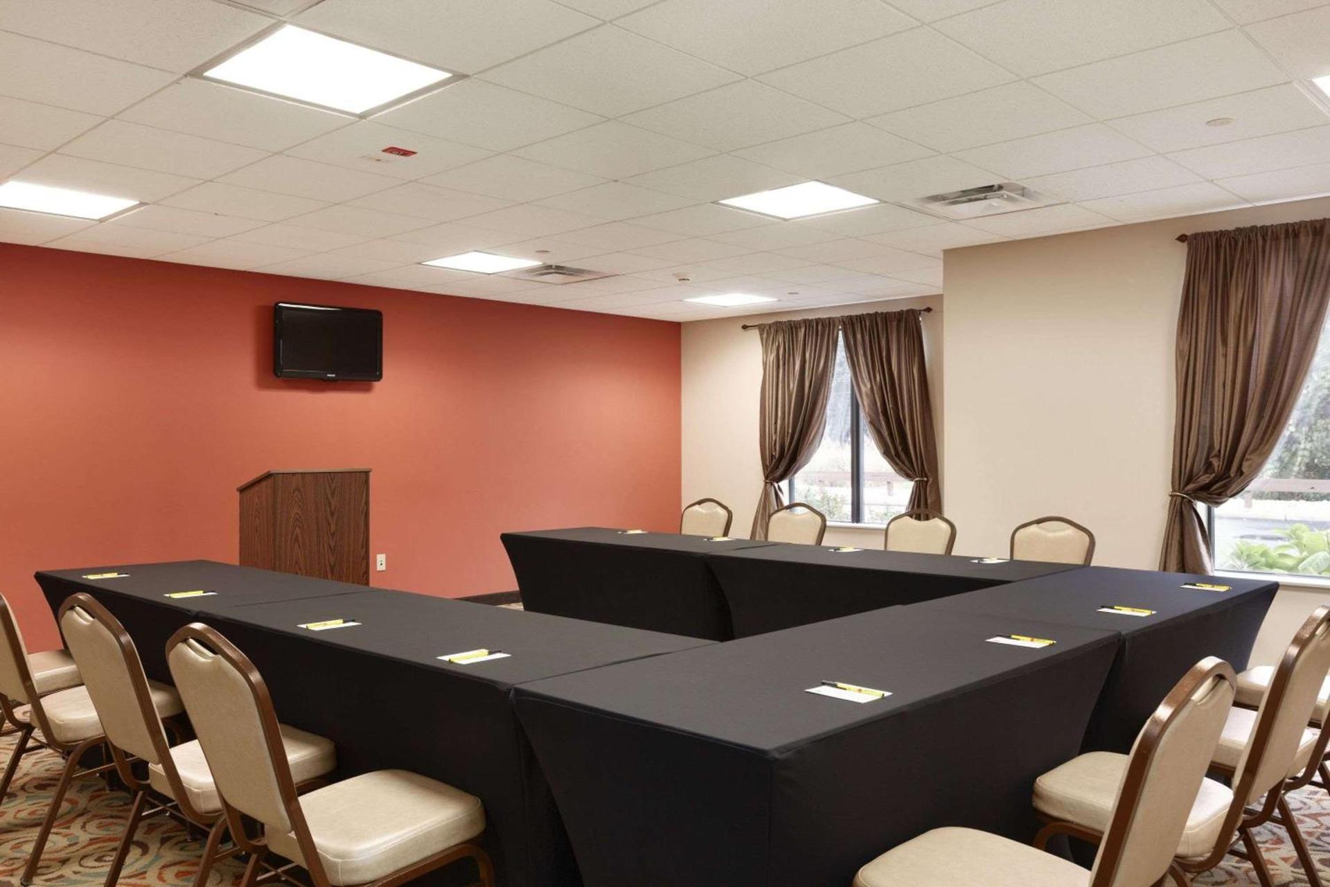 Super 8 by Wyndham Pennsville/Wilmington photo 14