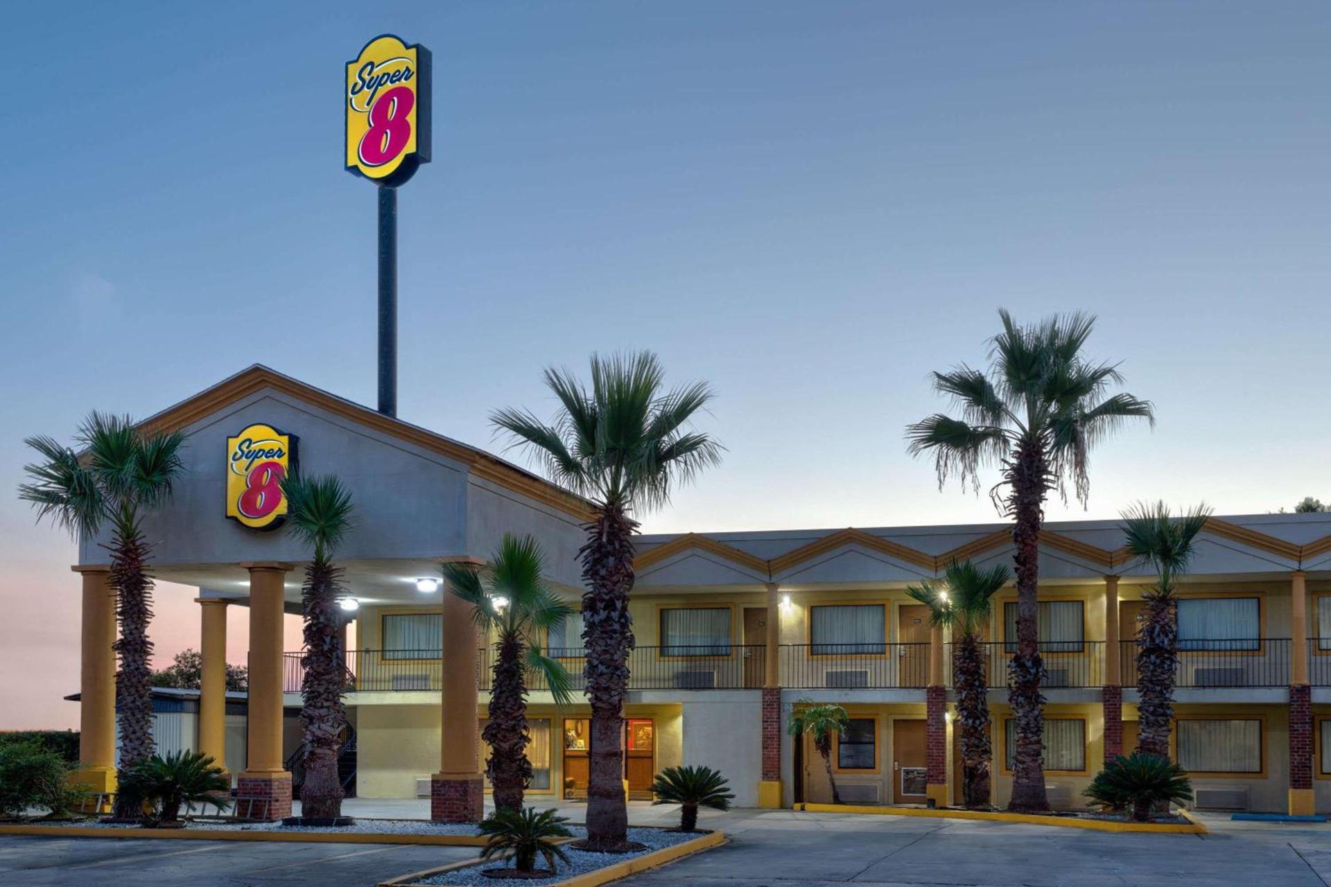 Super 8 by Wyndham Breaux Bridge photo 2