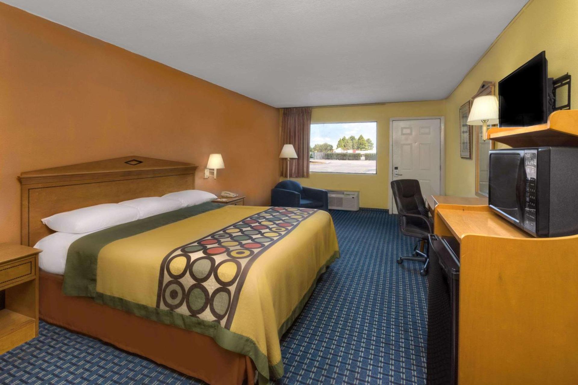 Super 8 by Wyndham Breaux Bridge photo 11