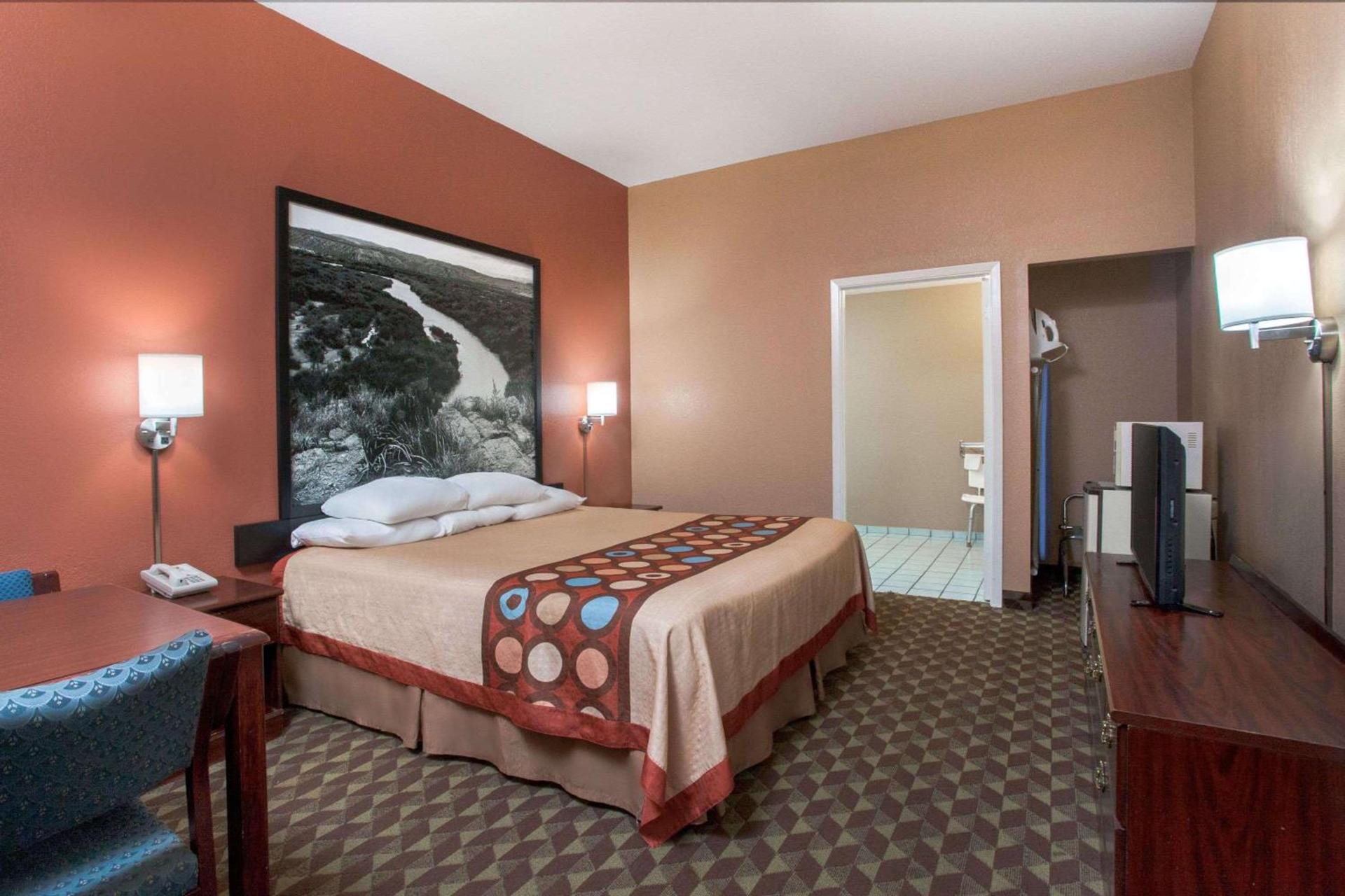 Super 8 by Wyndham Bastrop TX photo 12