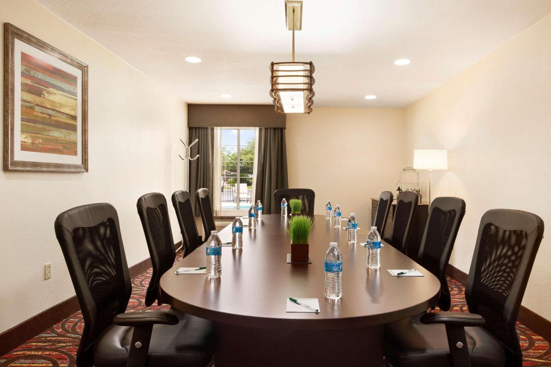 Wingate by Wyndham San Marcos photo 37