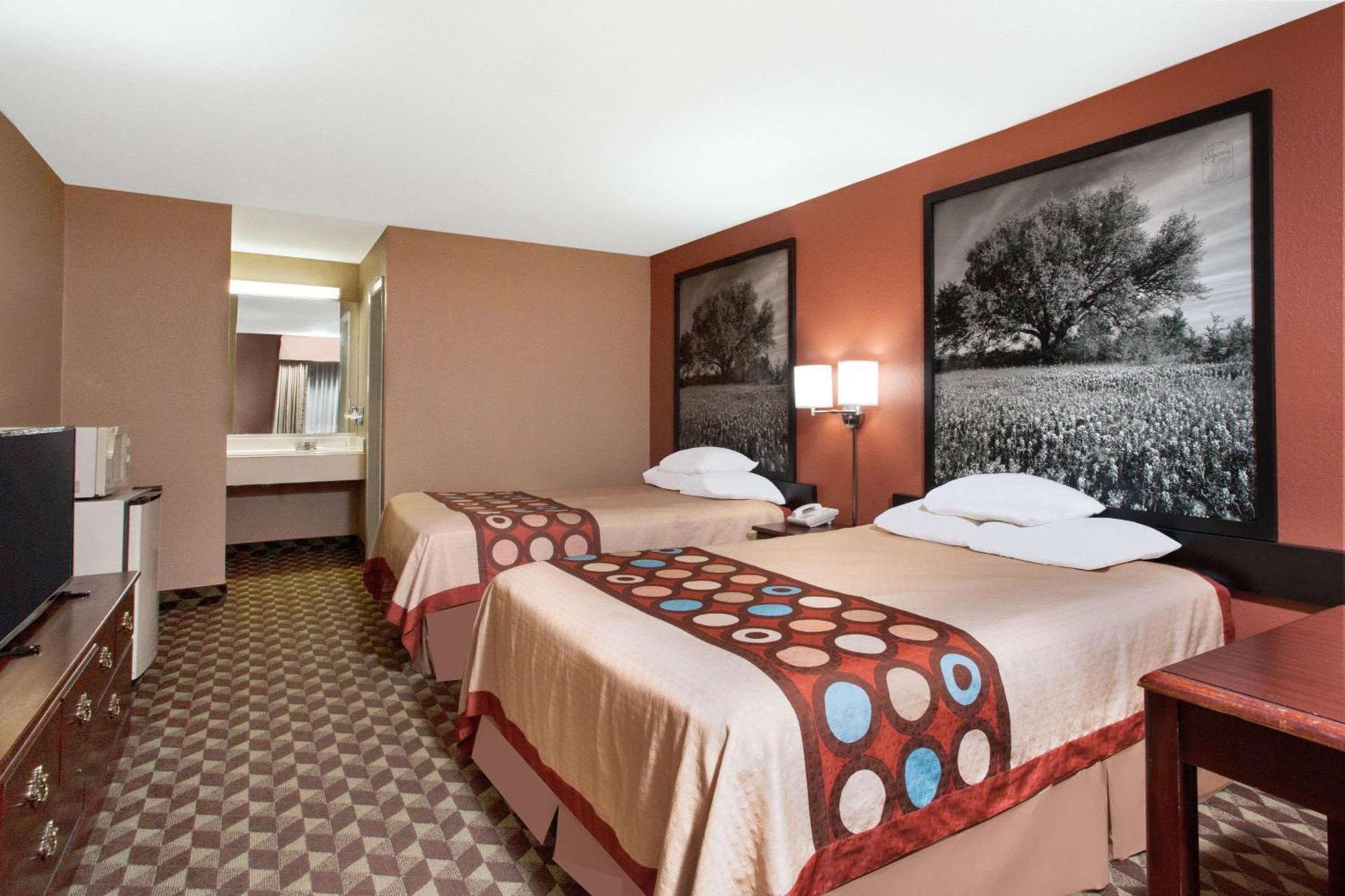 Super 8 by Wyndham Bastrop TX photo 8