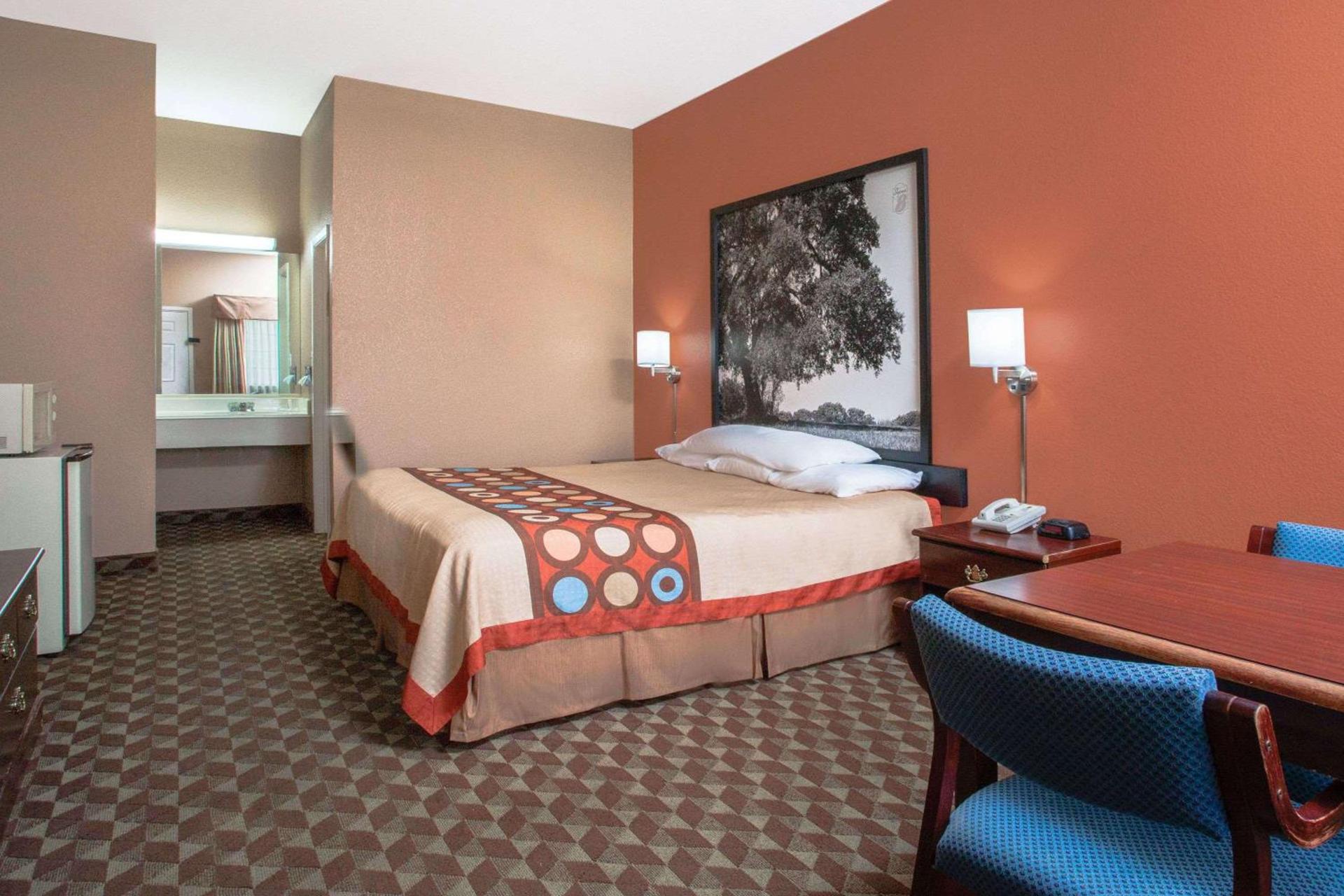 Super 8 by Wyndham Bastrop TX photo 7