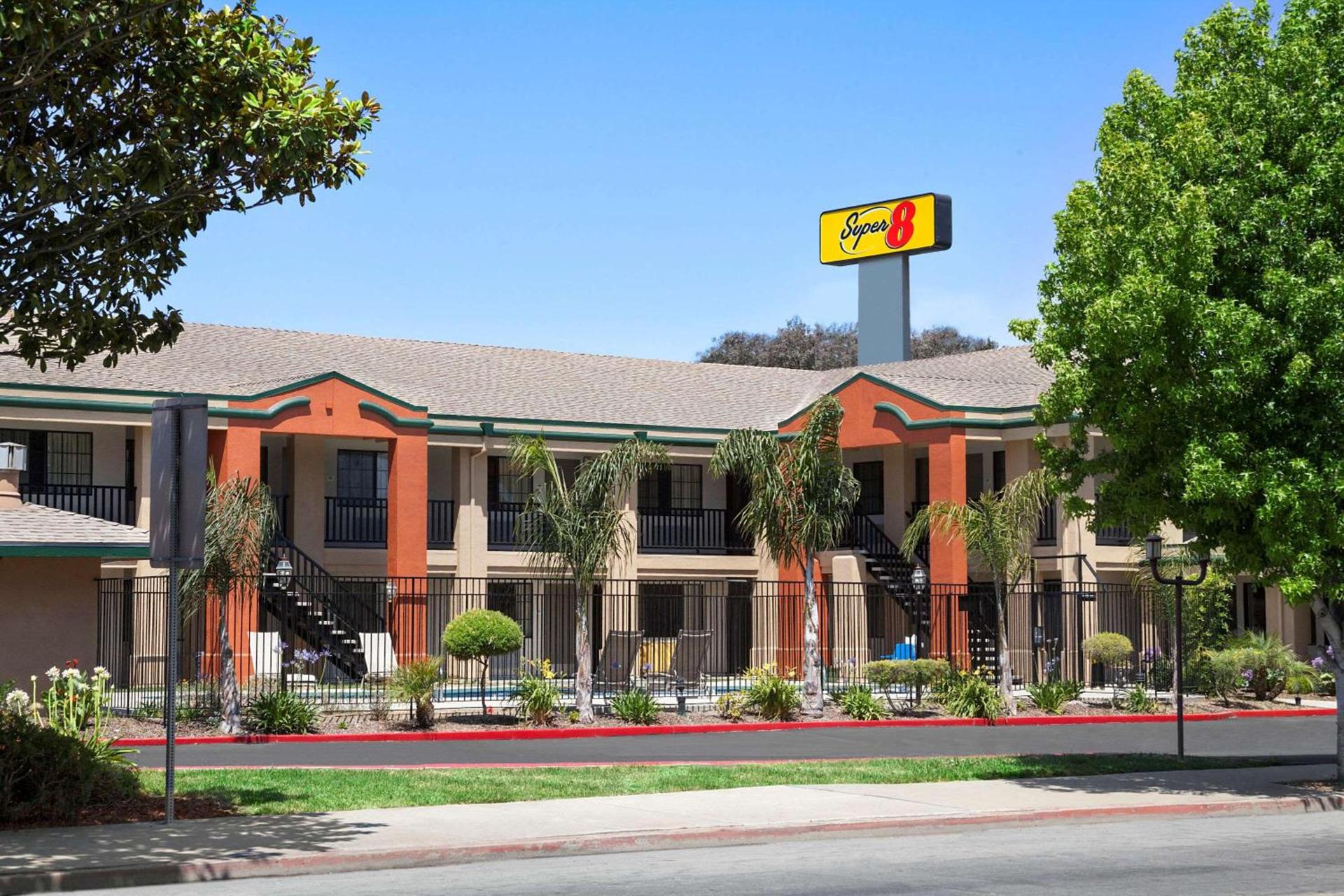 Super 8 by Wyndham Salinas photo 46
