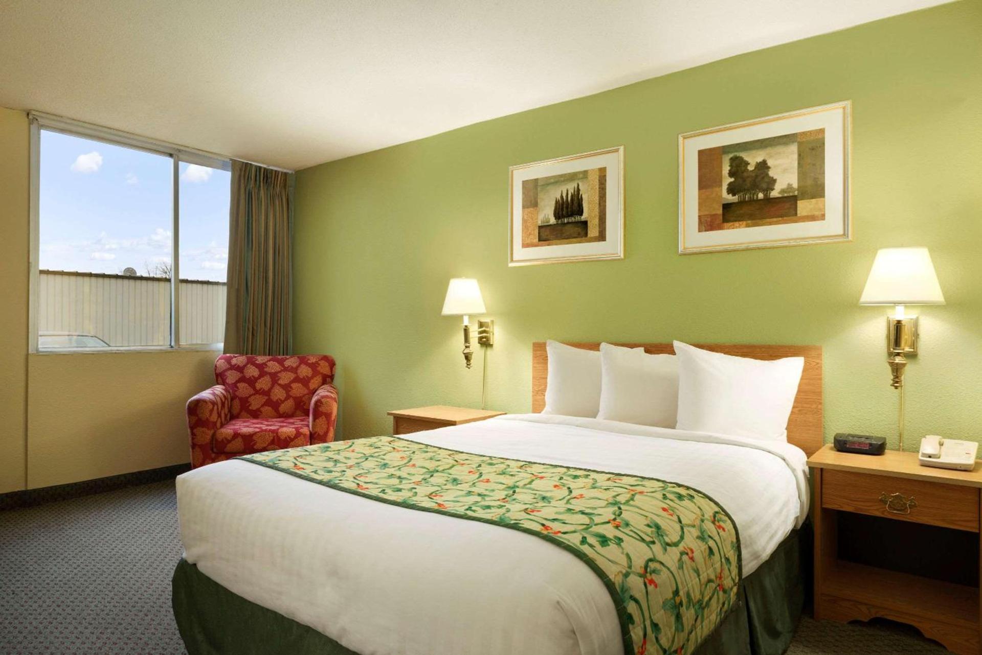 Travelodge by Wyndham Sturgis photo 26